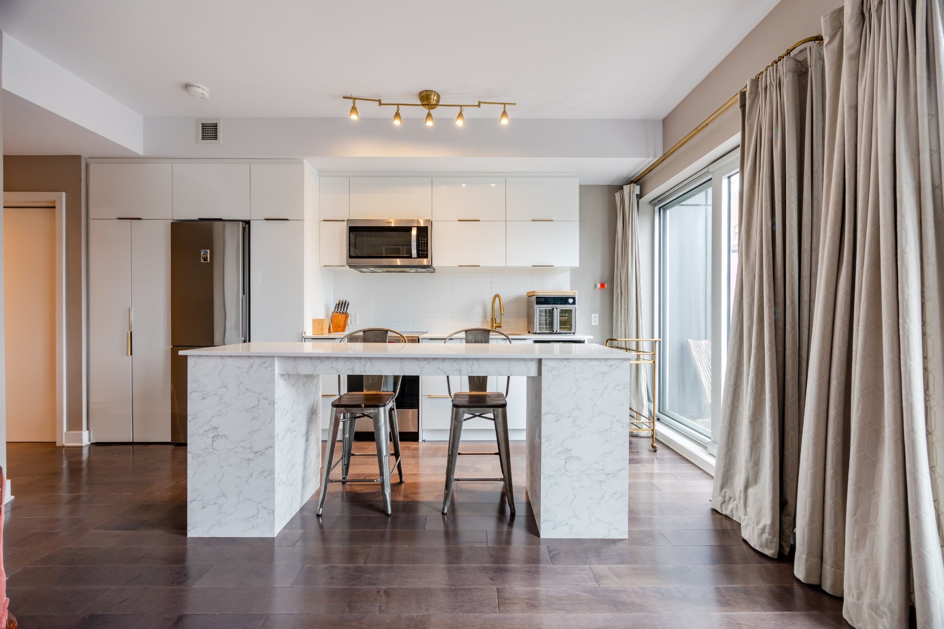 









2100


Boul. St-Laurent

, 603,
Montréal (Ville-Marie),




QC
H2X0E4

