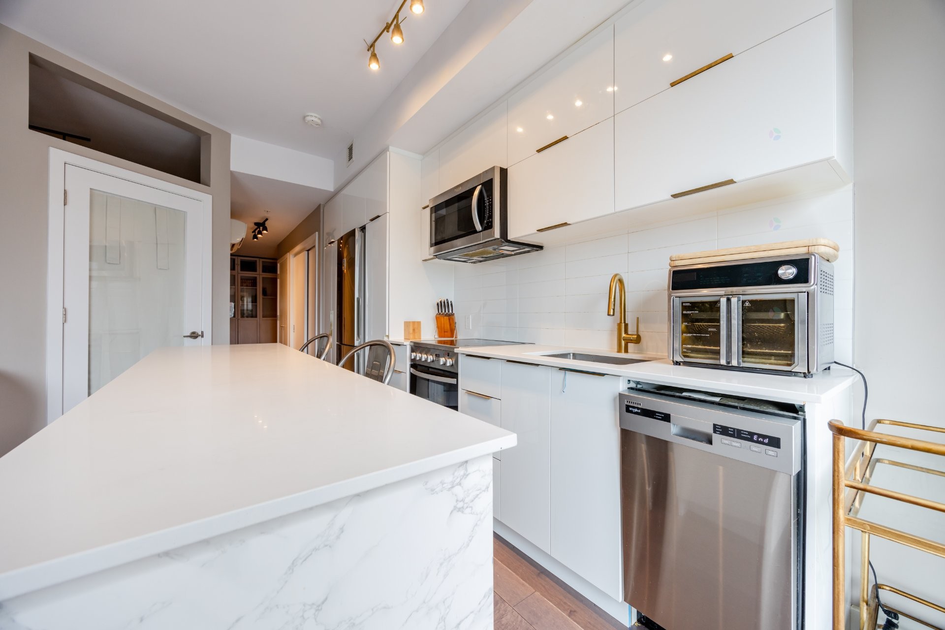 









2100


Boul. St-Laurent

, 603,
Montréal (Ville-Marie),




QC
H2X0E4

