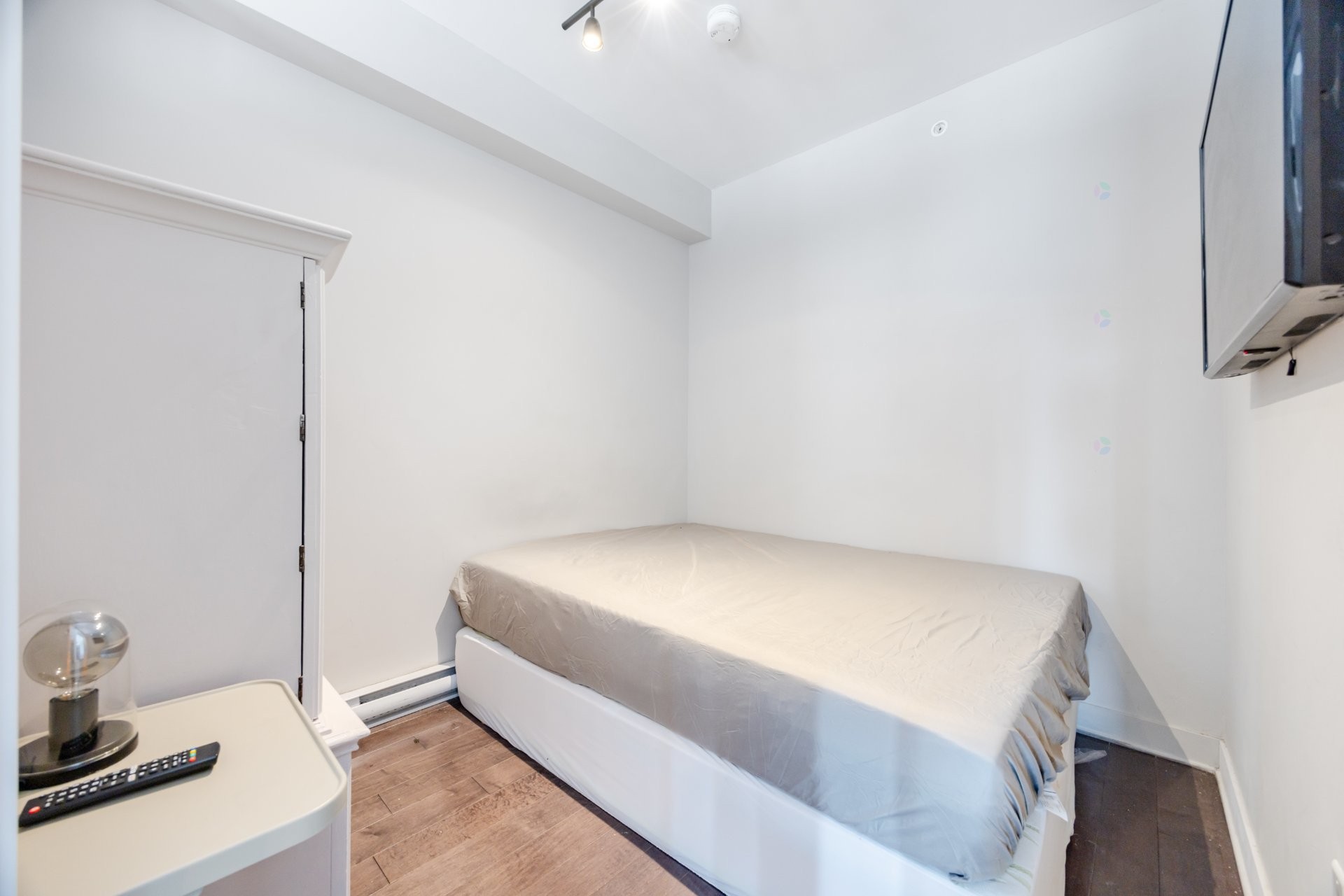 









2100


Boul. St-Laurent

, 603,
Montréal (Ville-Marie),




QC
H2X0E4

