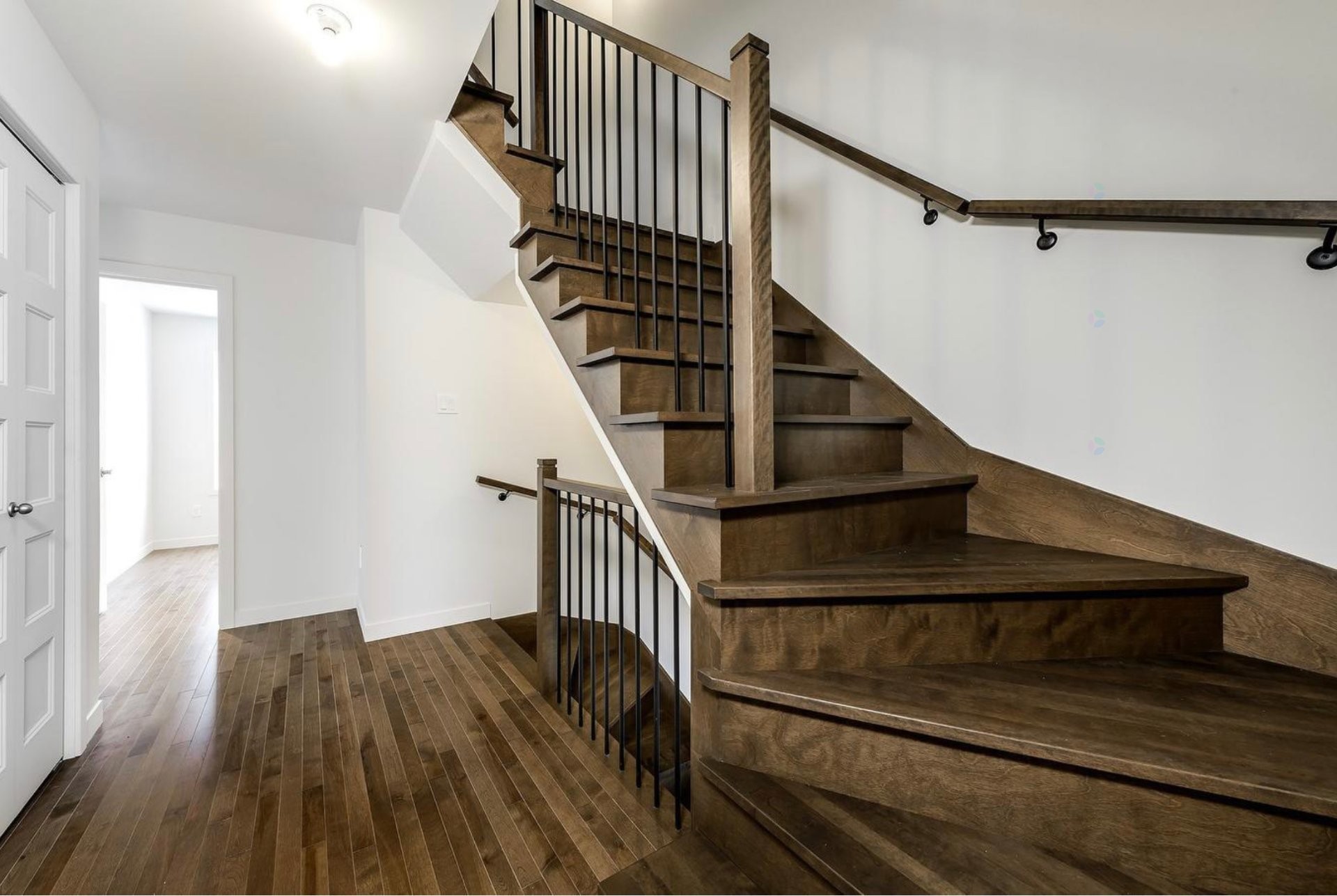 









221


Av. Mason

,
Pointe-Claire,




QC
H9R0E6

