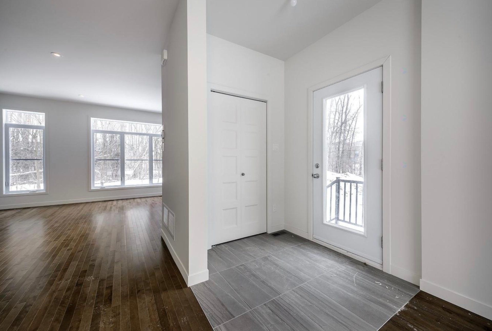 









221


Av. Mason

,
Pointe-Claire,




QC
H9R0E6

