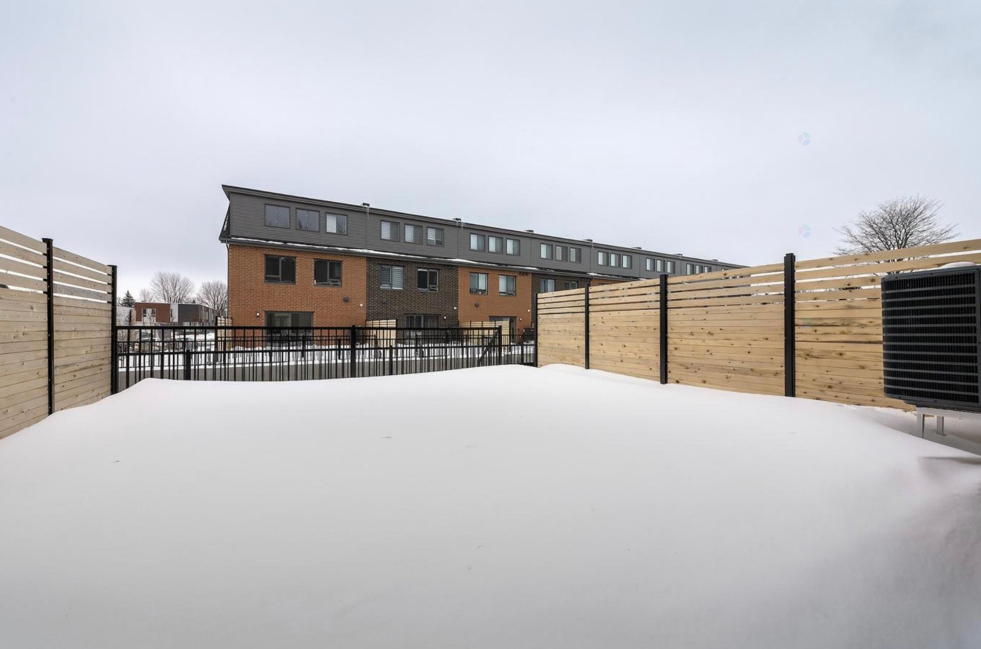 









221


Av. Mason

,
Pointe-Claire,




QC
H9R0E6

