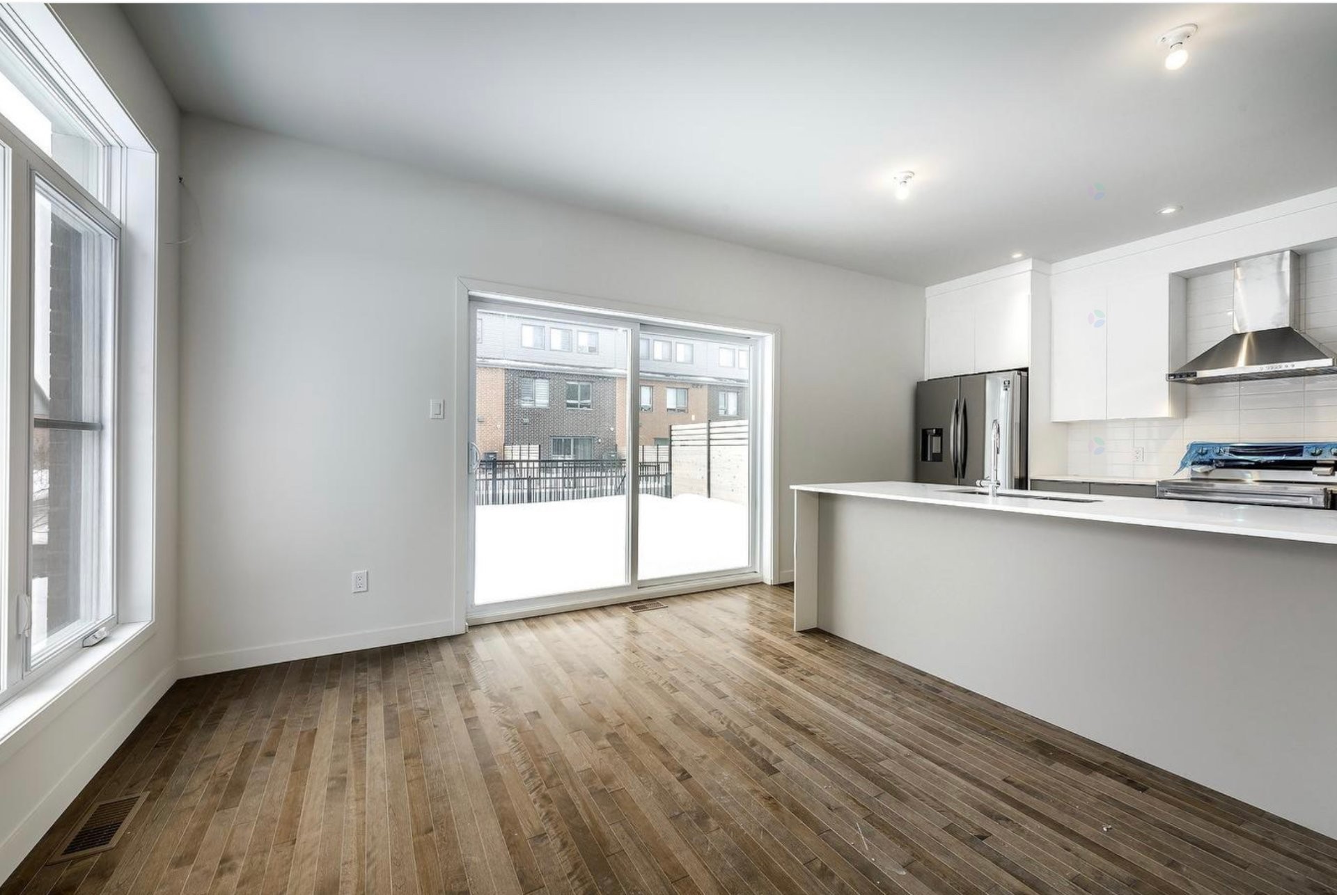 









221


Av. Mason

,
Pointe-Claire,




QC
H9R0E6

