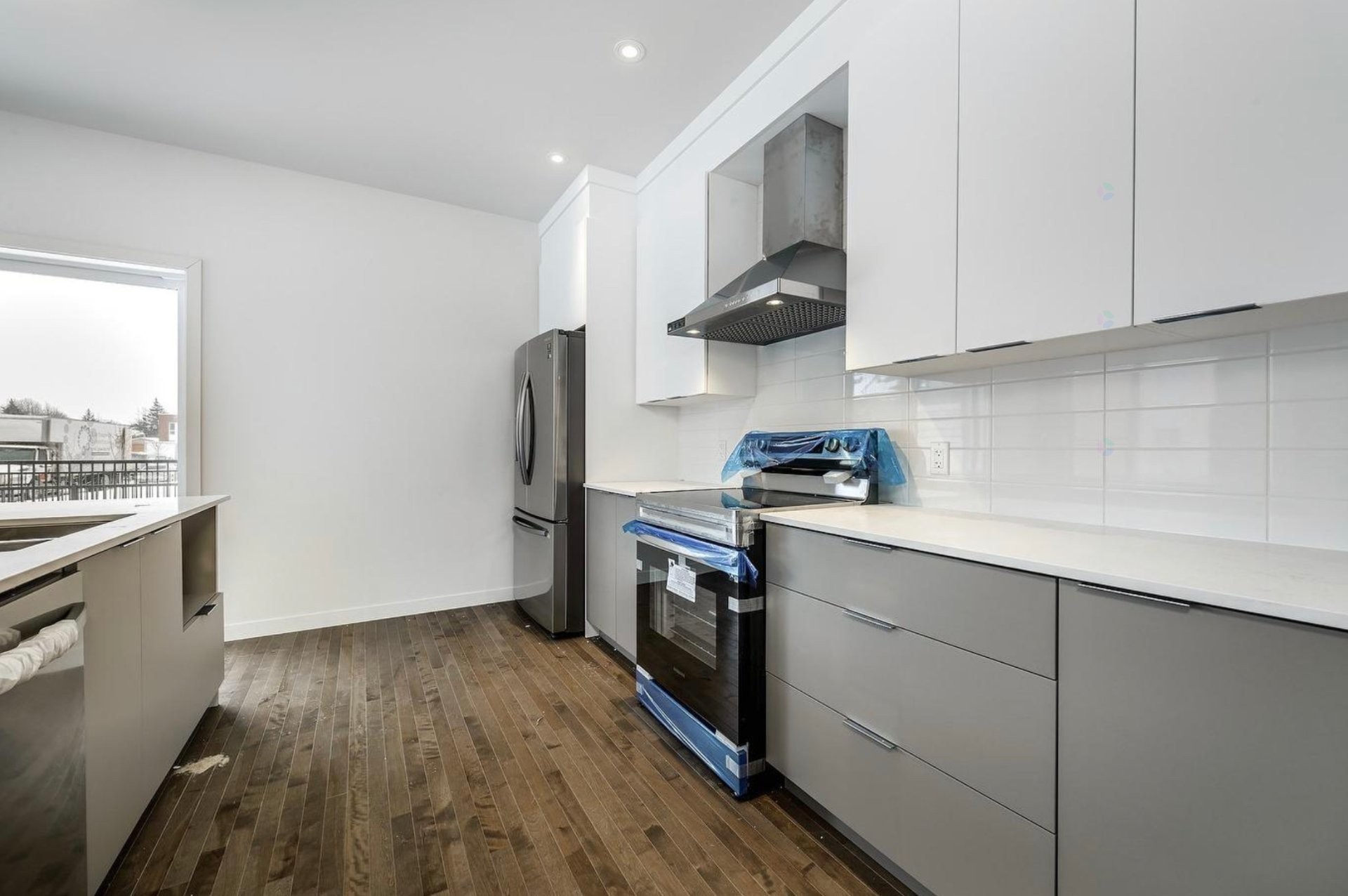 









221


Av. Mason

,
Pointe-Claire,




QC
H9R0E6

