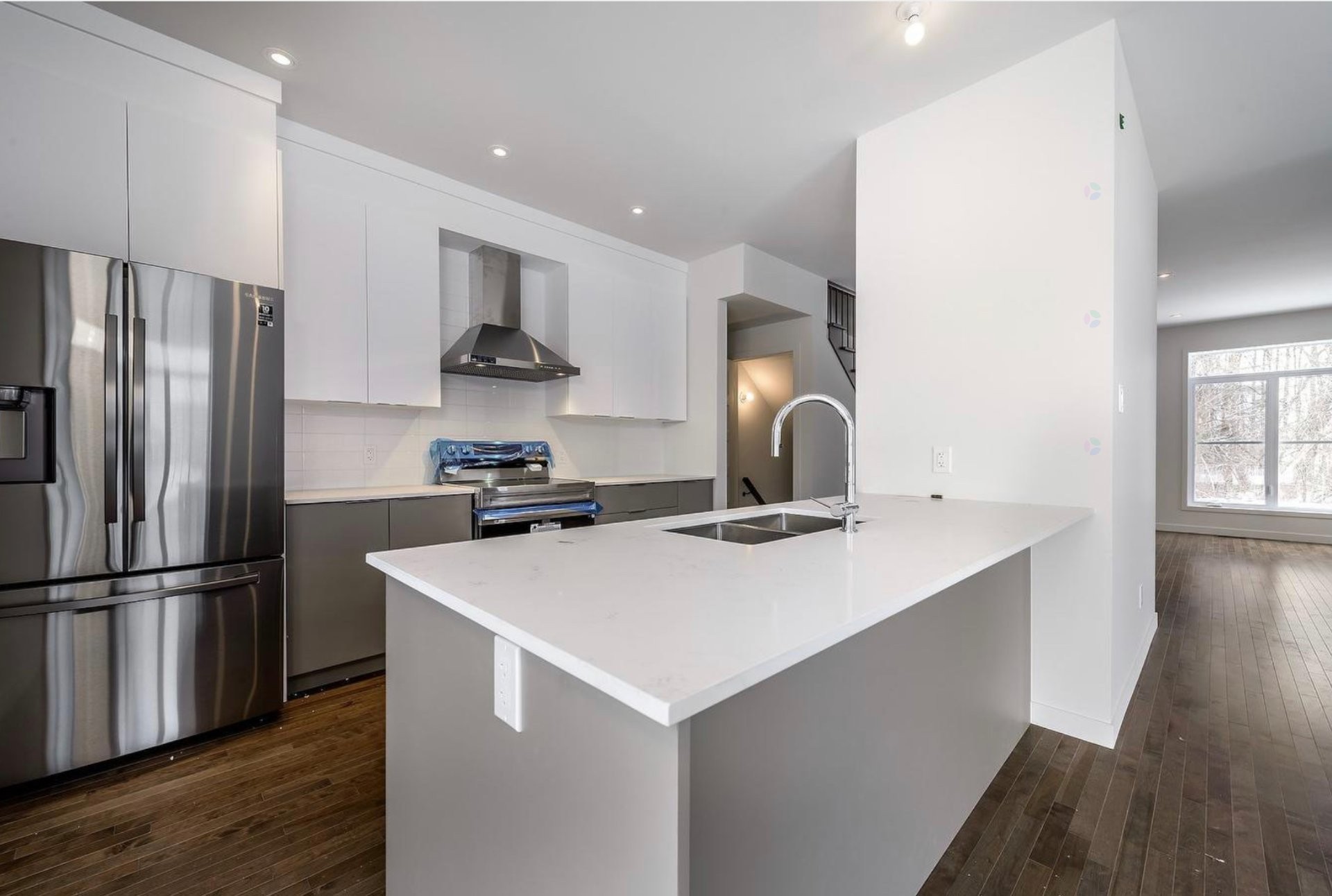 









221


Av. Mason

,
Pointe-Claire,




QC
H9R0E6

