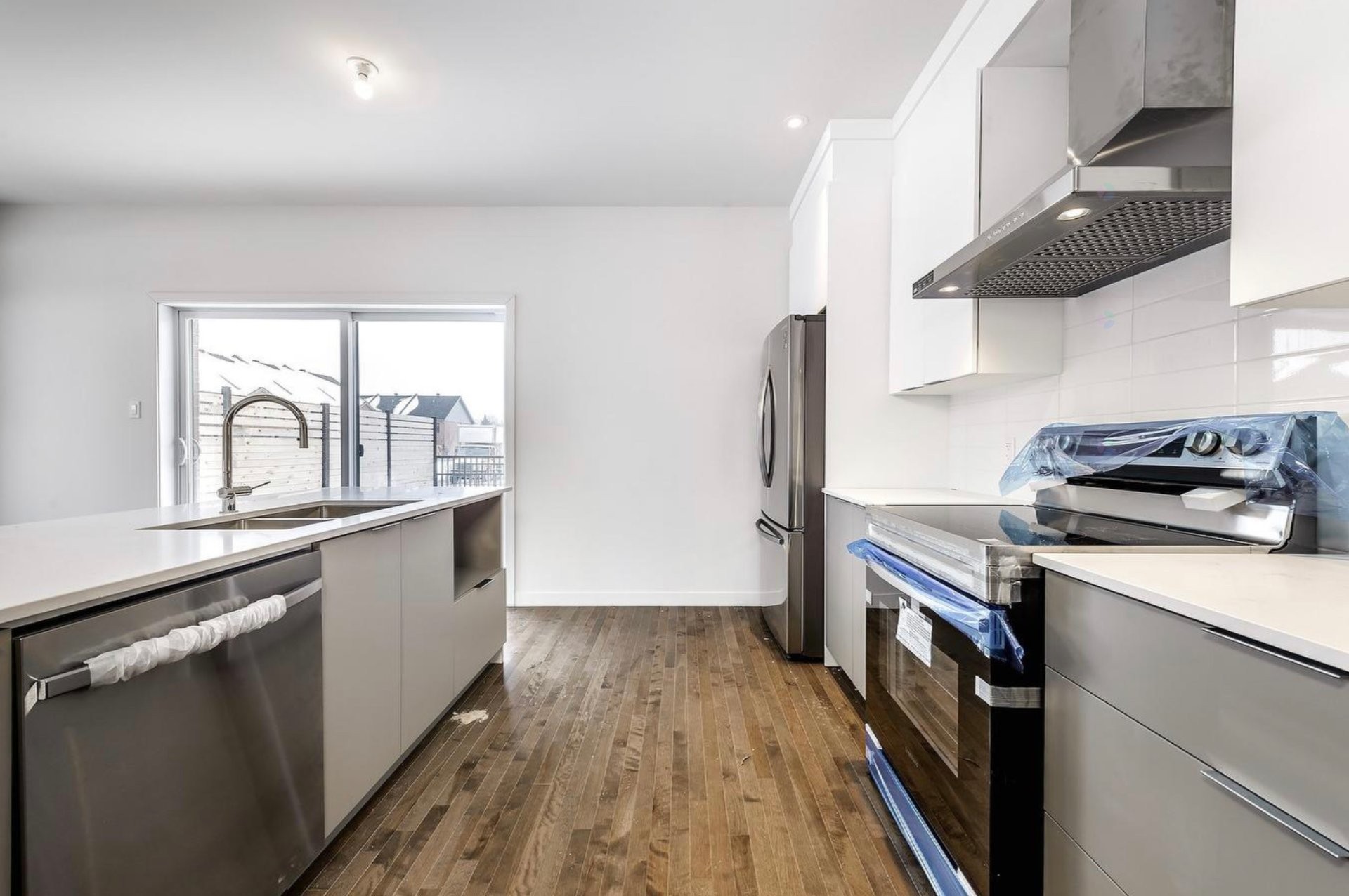 









221


Av. Mason

,
Pointe-Claire,




QC
H9R0E6

