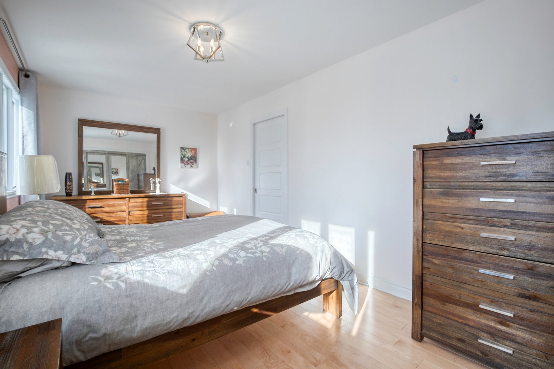 









1849


Rue De Lanaudière

,
Sainte-Julie,




QC
J3E1B6

