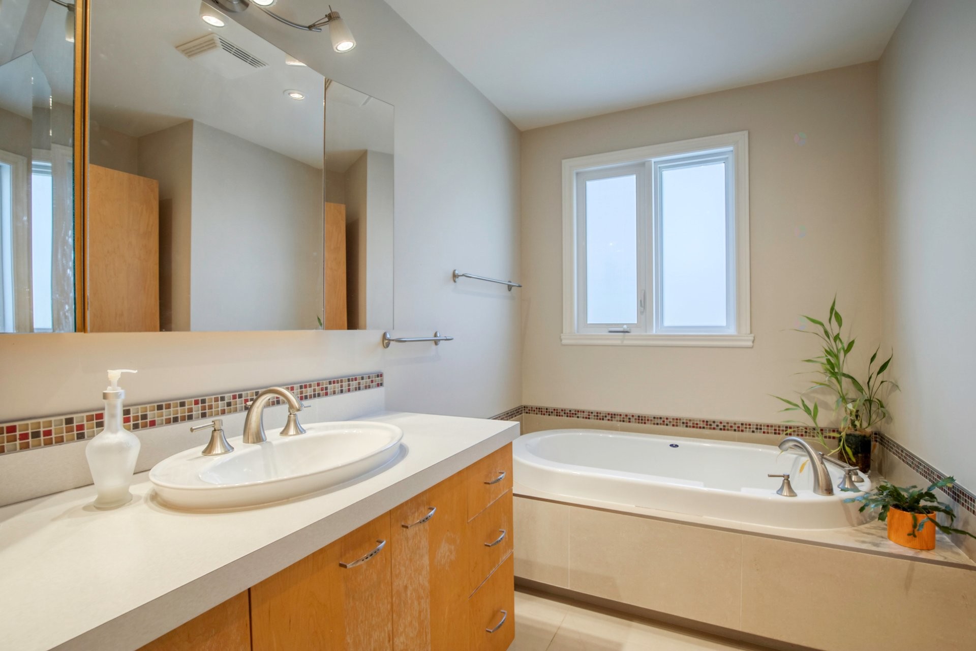 









1849


Rue De Lanaudière

,
Sainte-Julie,




QC
J3E1B6

