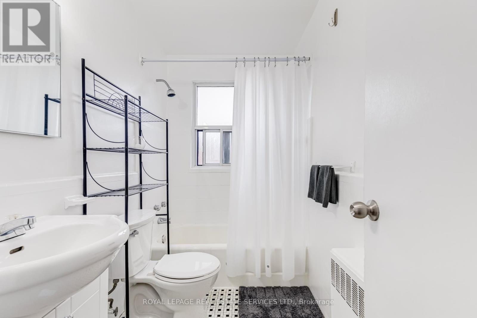 












11 - 2846 BLOOR STREET

,
Toronto,




Ontario
M8X1A9

