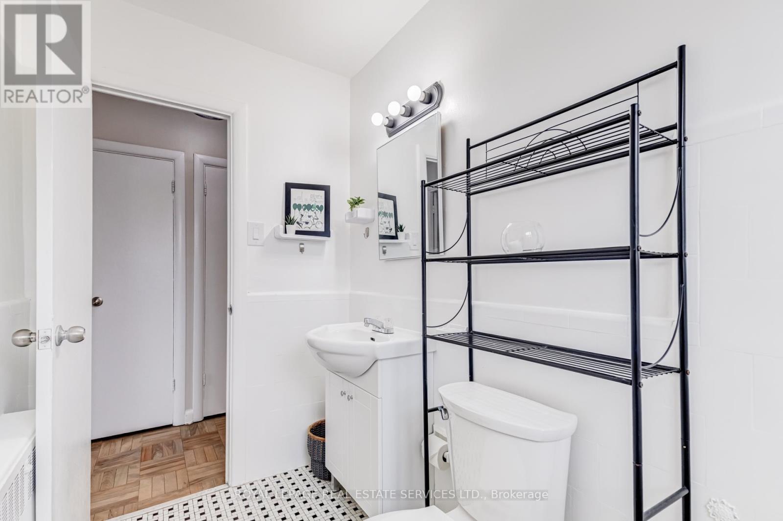 












11 - 2846 BLOOR STREET

,
Toronto,




Ontario
M8X1A9

