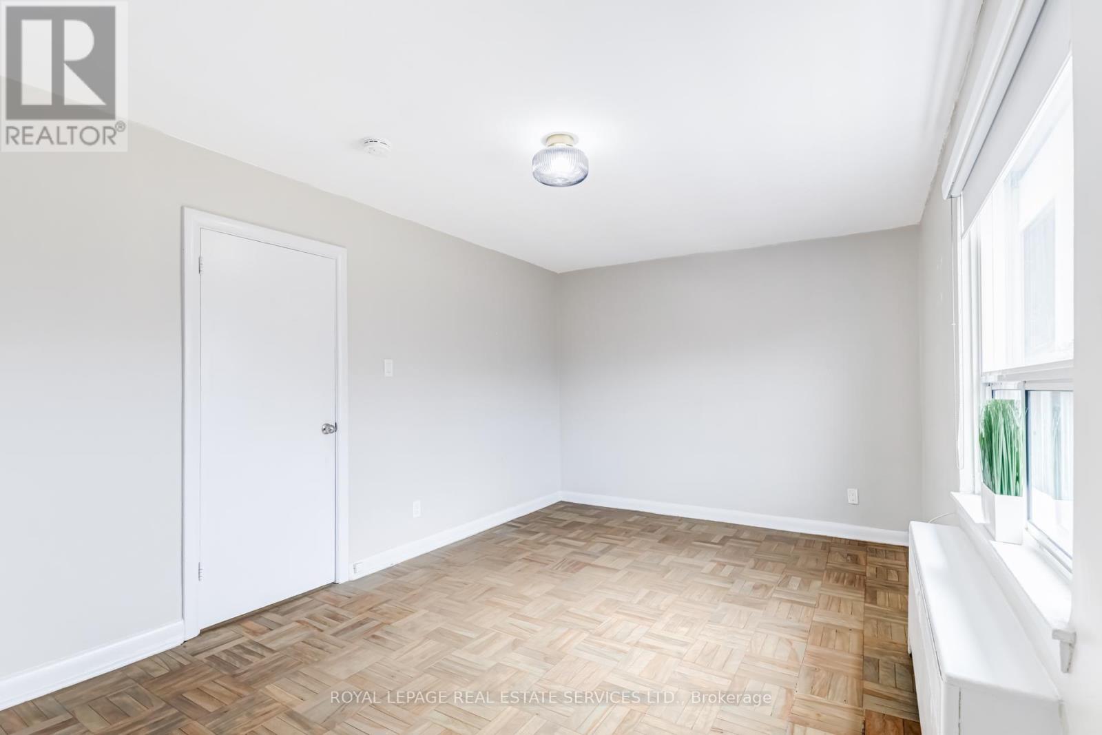 












11 - 2846 BLOOR STREET

,
Toronto,




Ontario
M8X1A9

