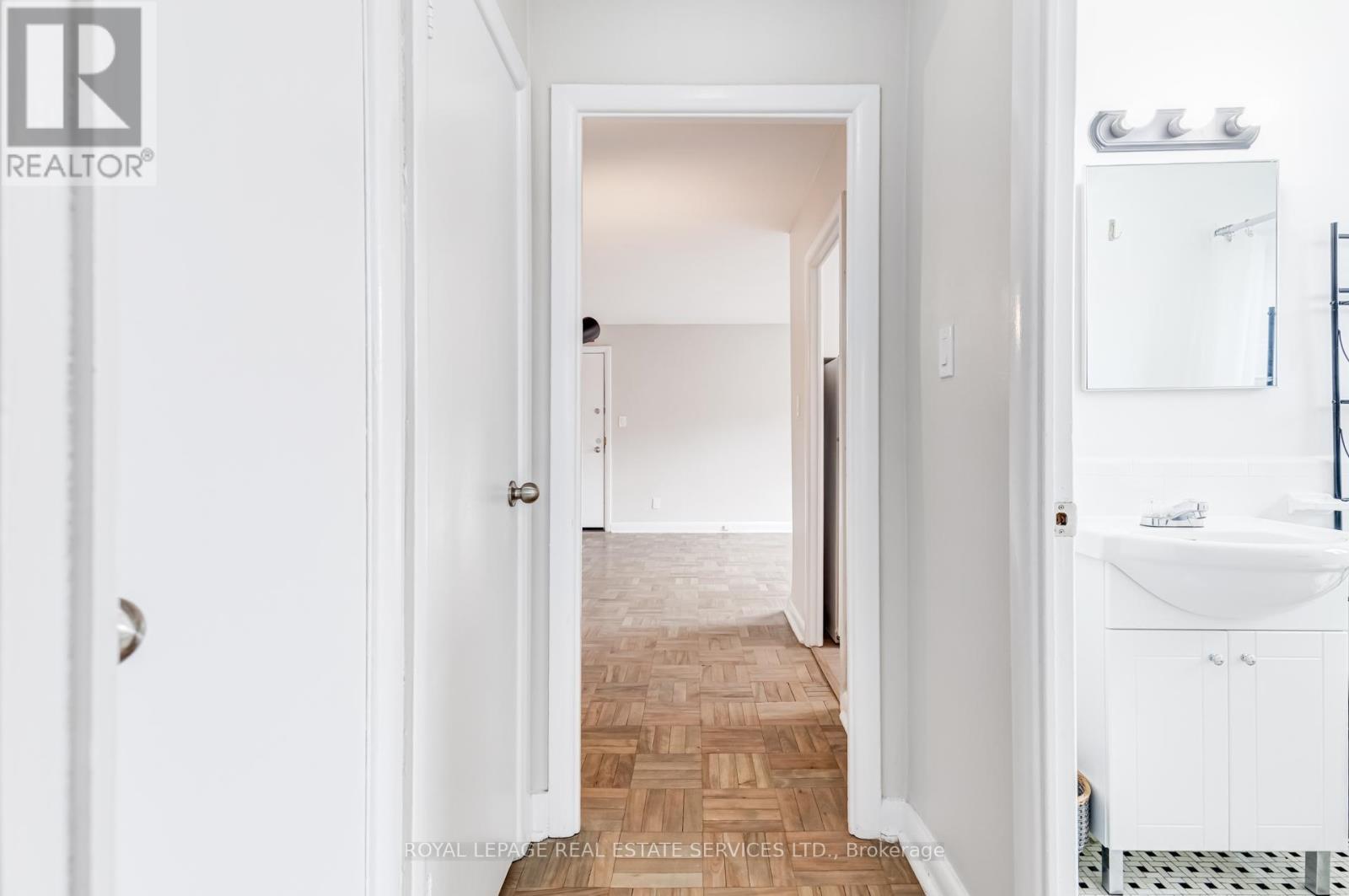 












11 - 2846 BLOOR STREET

,
Toronto,




Ontario
M8X1A9

