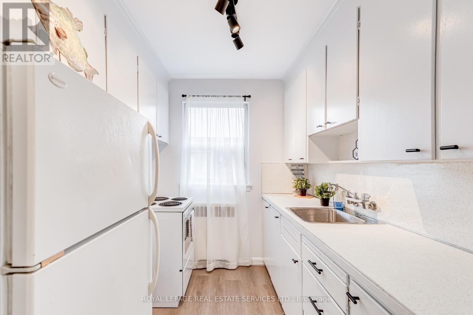 












11 - 2846 BLOOR STREET

,
Toronto,




Ontario
M8X1A9

