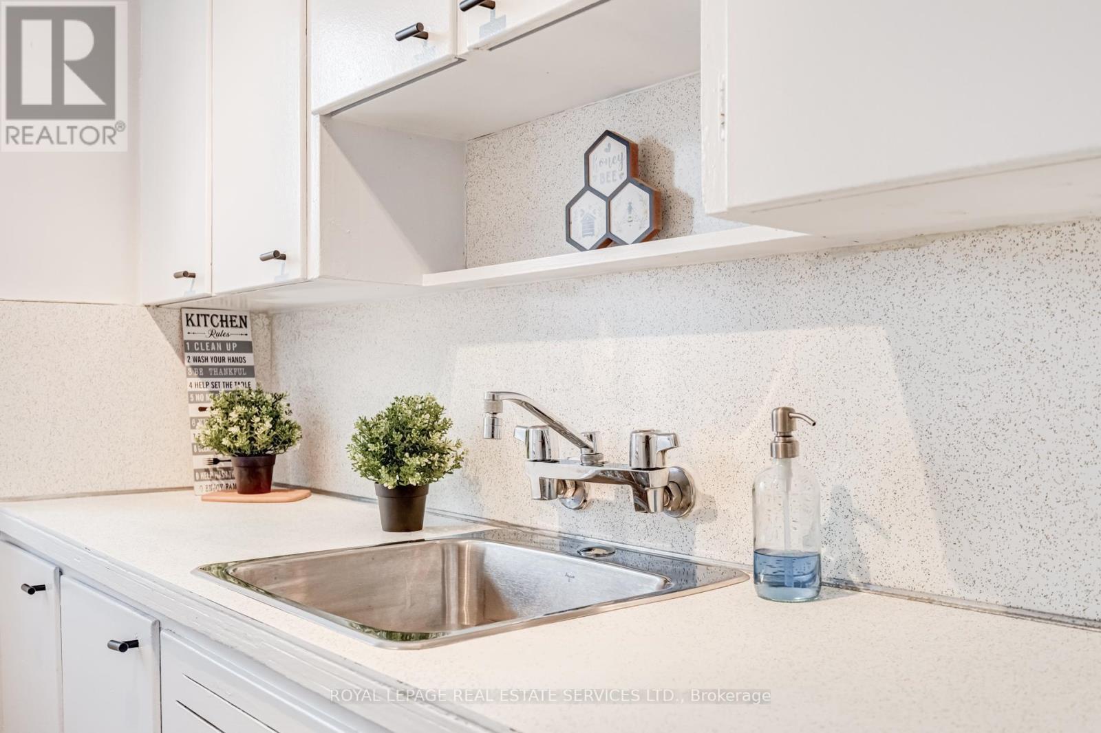 












11 - 2846 BLOOR STREET

,
Toronto,




Ontario
M8X1A9

