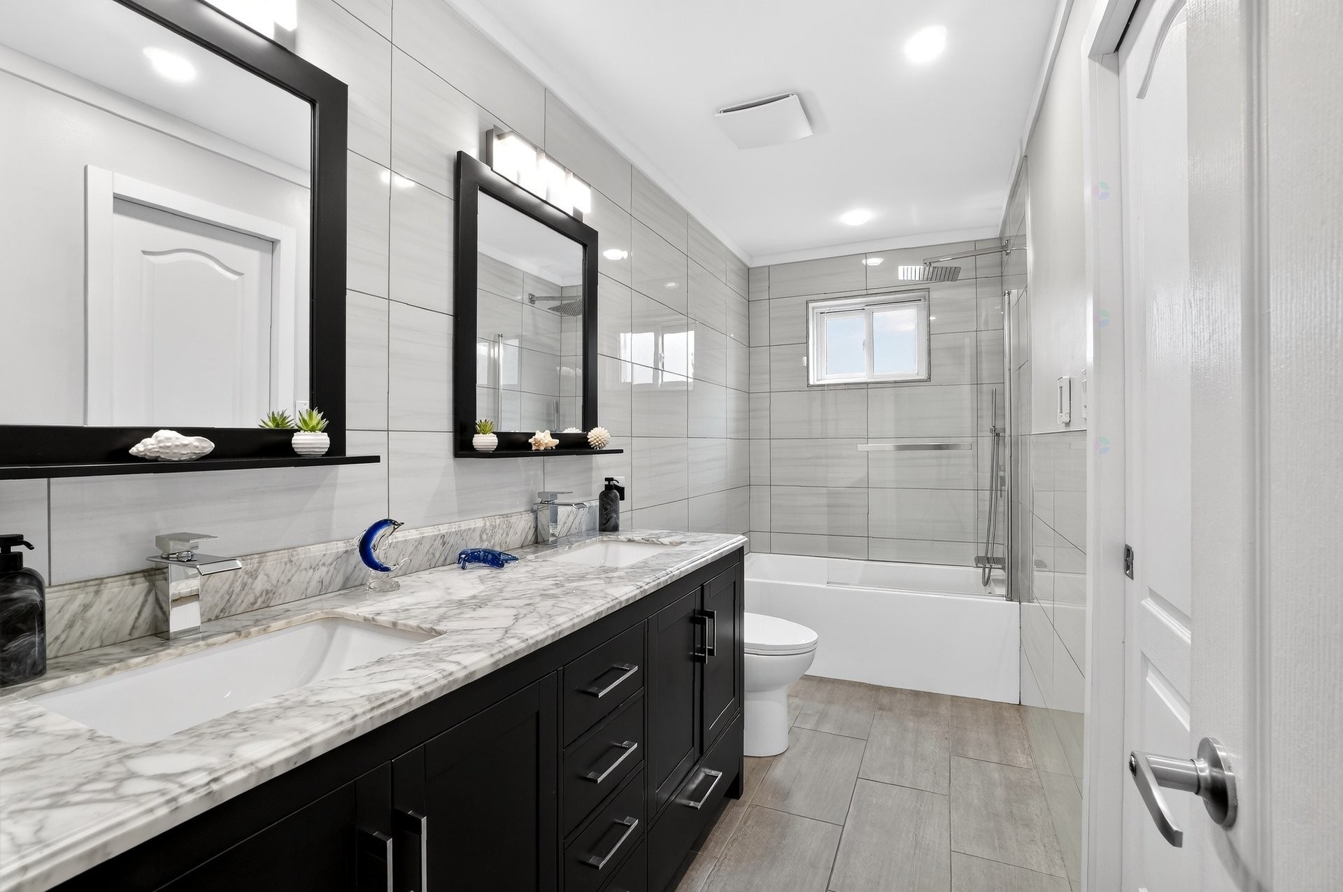 









276


Rue Noyer

,
Pincourt,




QC
J7W8E8

