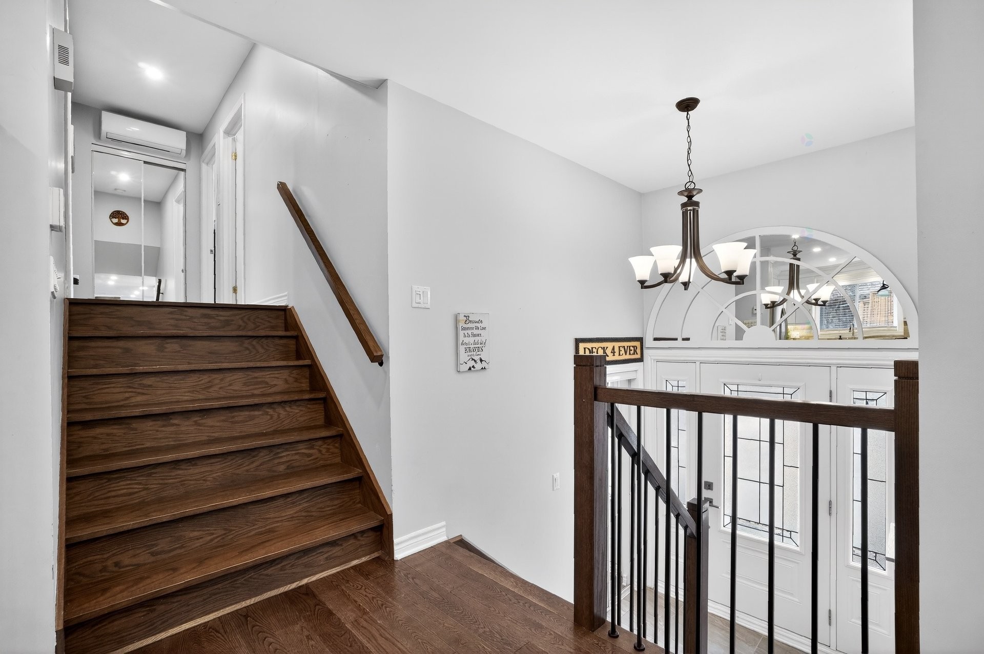 









276


Rue Noyer

,
Pincourt,




QC
J7W8E8

