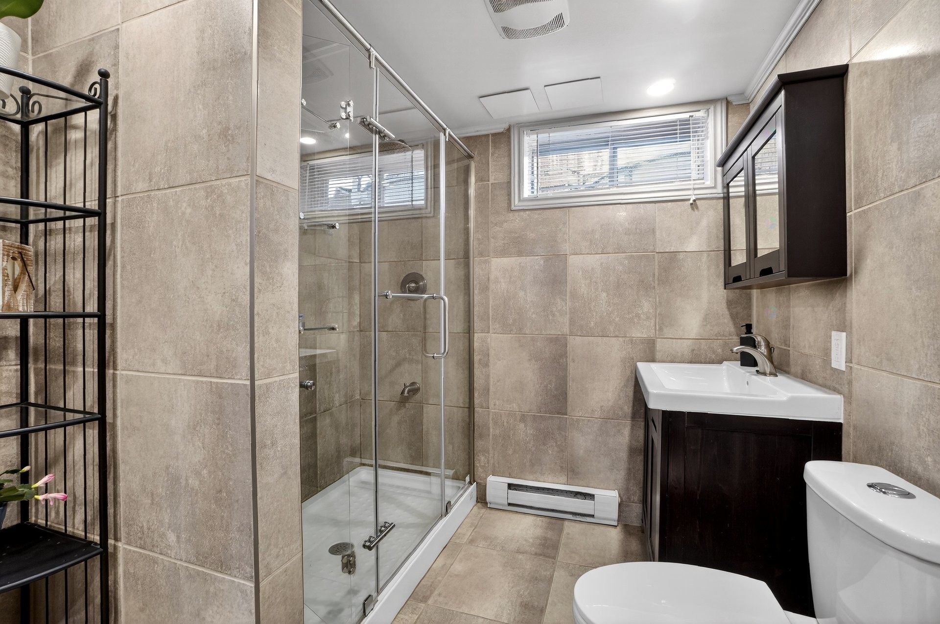 









276


Rue Noyer

,
Pincourt,




QC
J7W8E8

