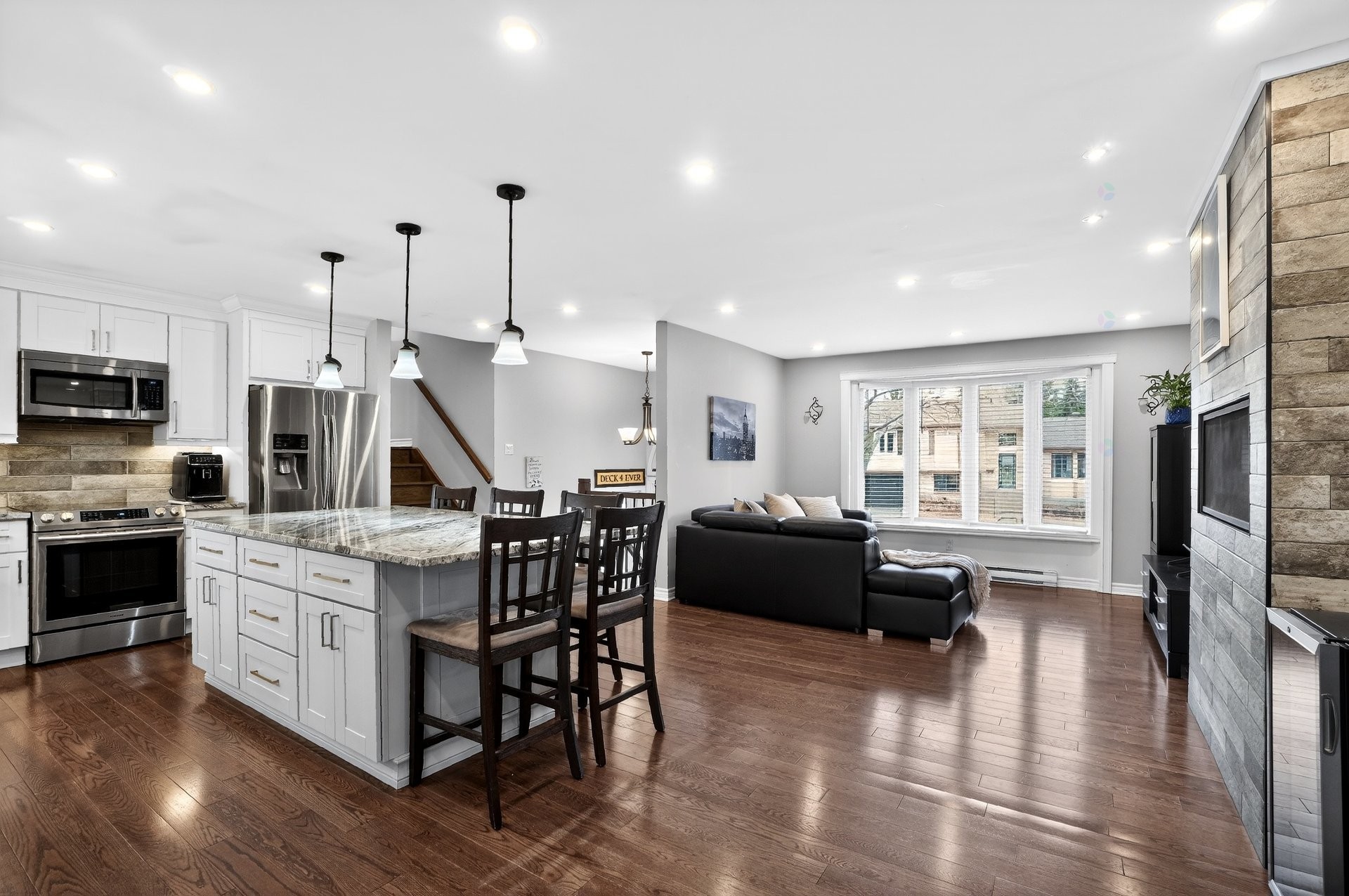 









276


Rue Noyer

,
Pincourt,




QC
J7W8E8

