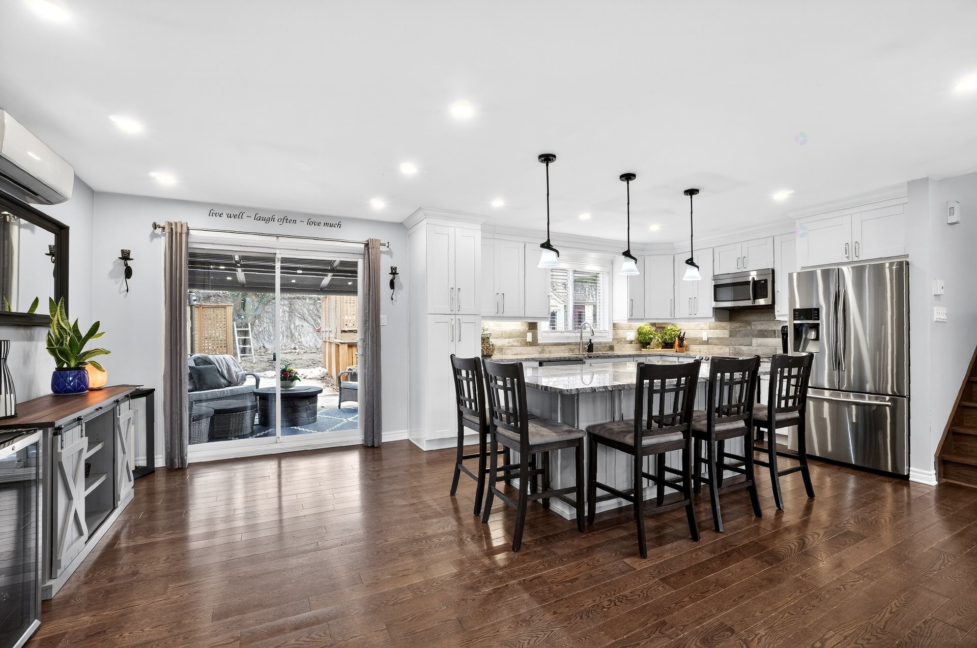 









276


Rue Noyer

,
Pincourt,




QC
J7W8E8

