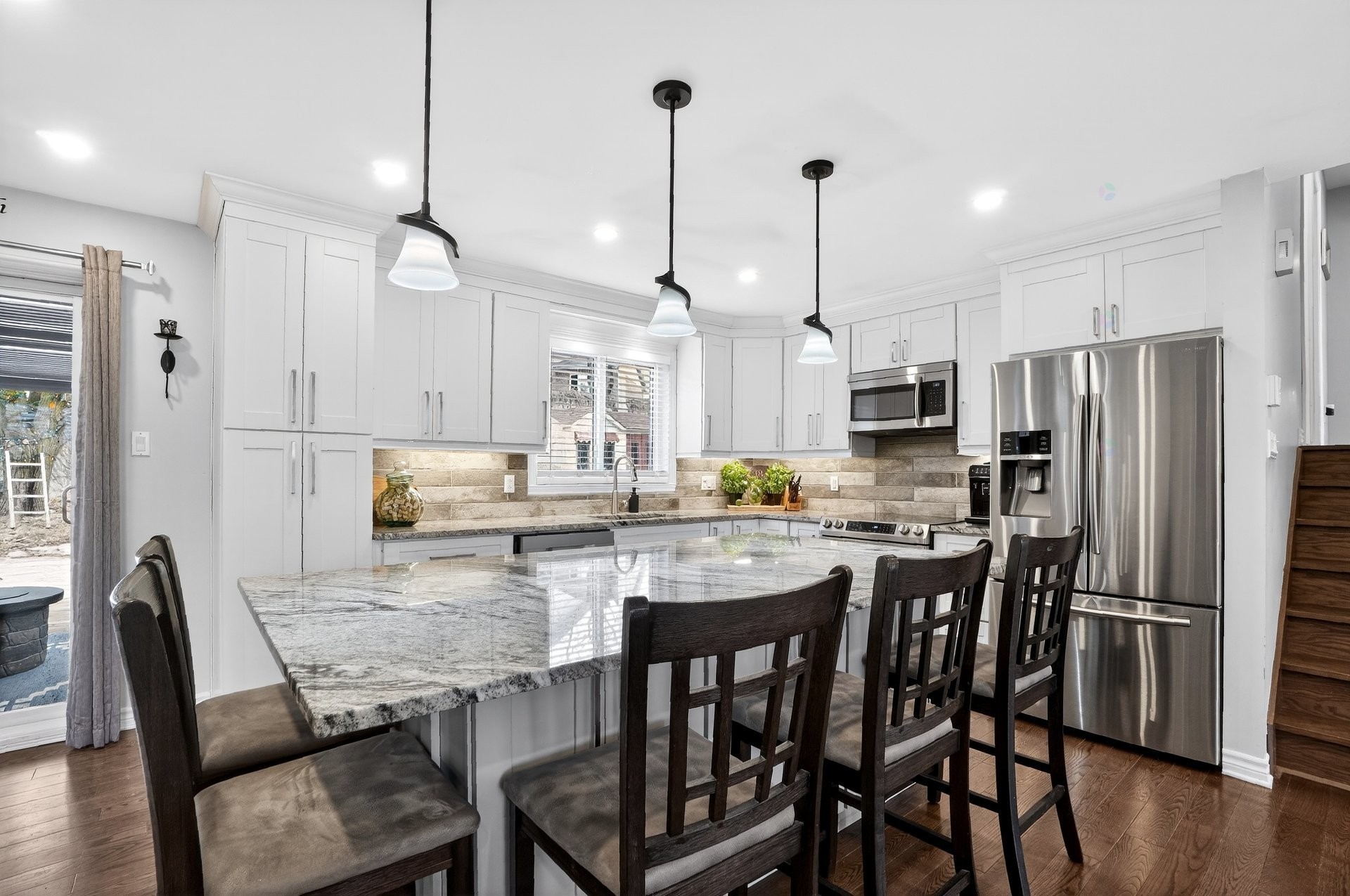 









276


Rue Noyer

,
Pincourt,




QC
J7W8E8

