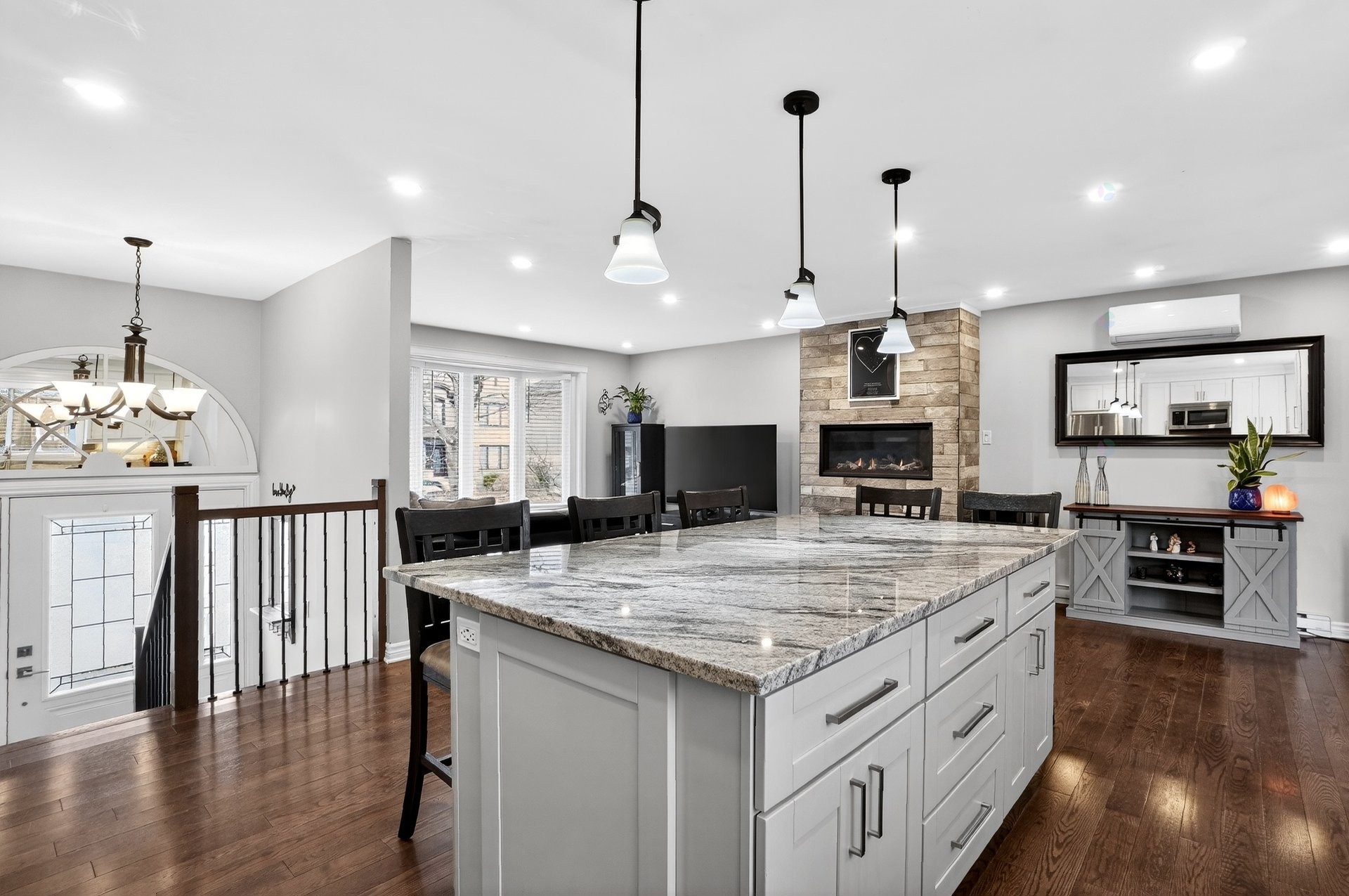 









276


Rue Noyer

,
Pincourt,




QC
J7W8E8

