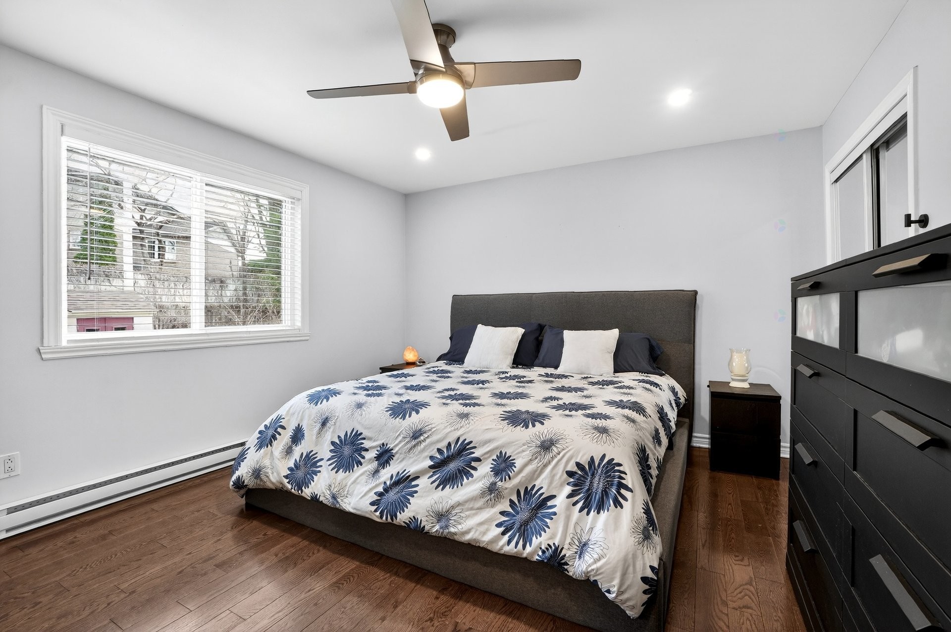 









276


Rue Noyer

,
Pincourt,




QC
J7W8E8

