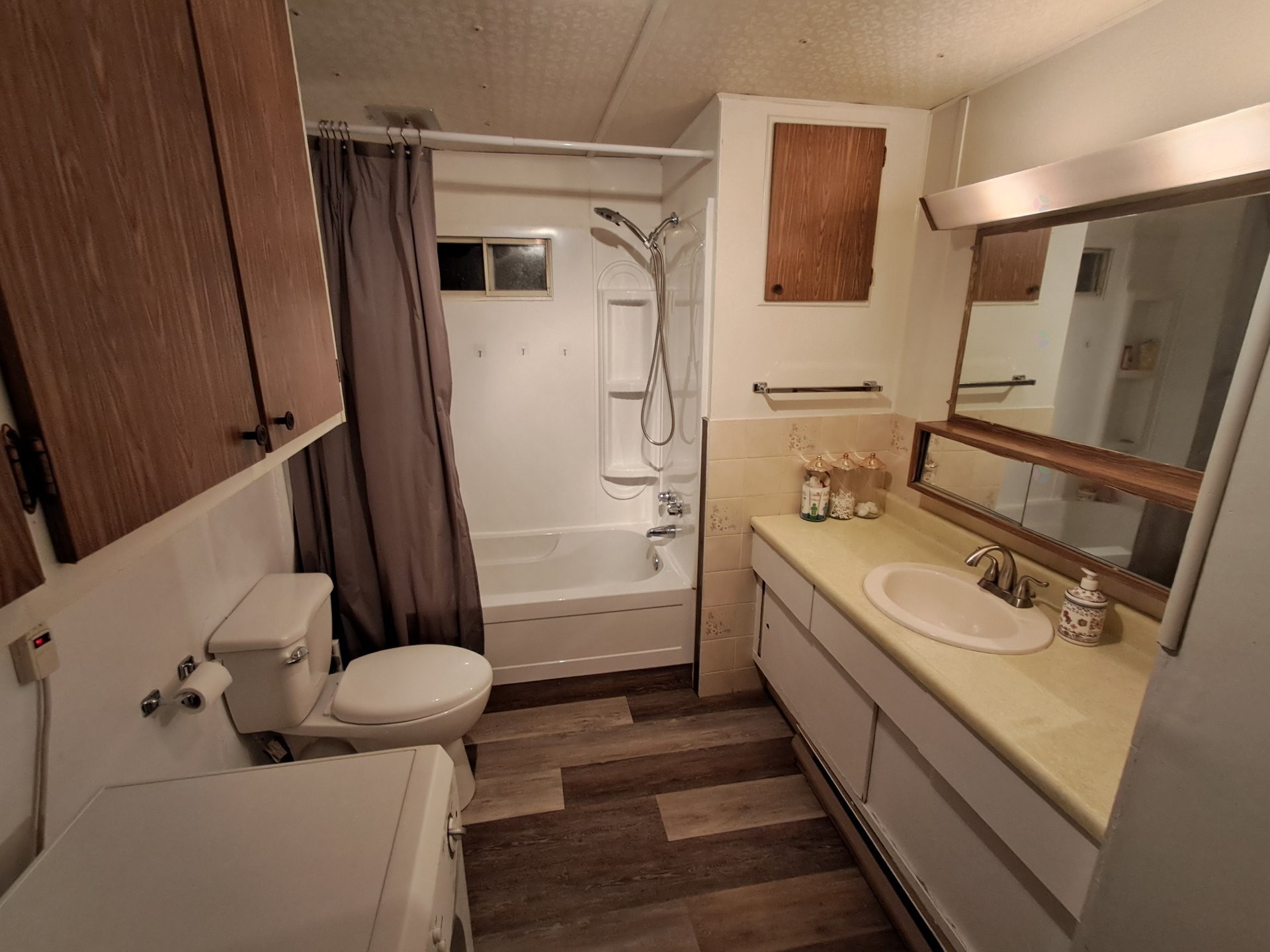 









1310C


Rue Principale E.

,
Sainte-Agathe-des-Monts,




QC
J8C1L9

