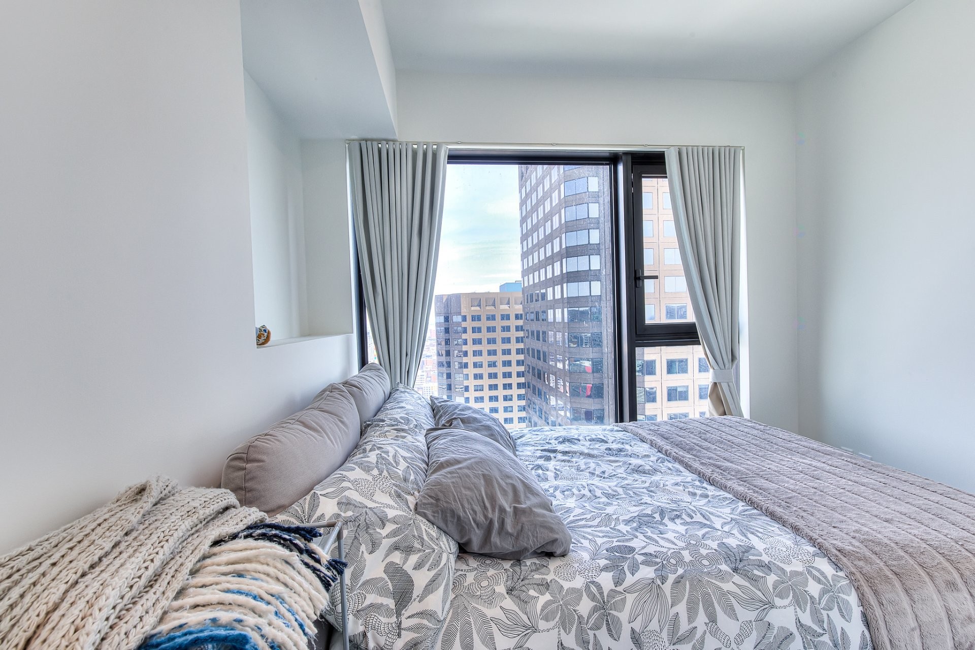 









1210


Rue Jeanne-Mance

, 3712,
Montréal (Ville-Marie),




QC
H2X1M1

