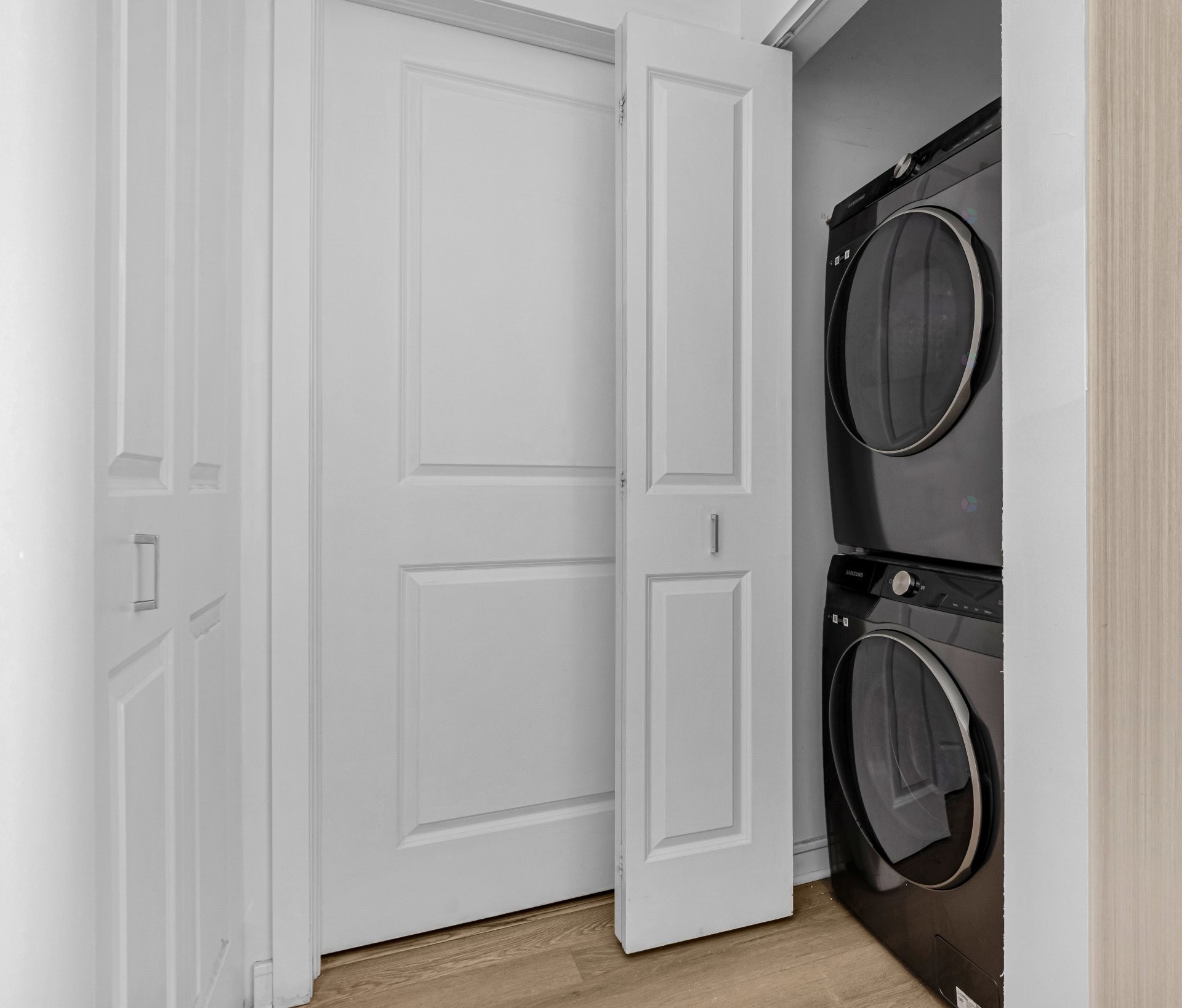 









1248


Av. de l'Hôtel-de-Ville

, 318,
Montréal (Ville-Marie),




QC
H2X0B9

