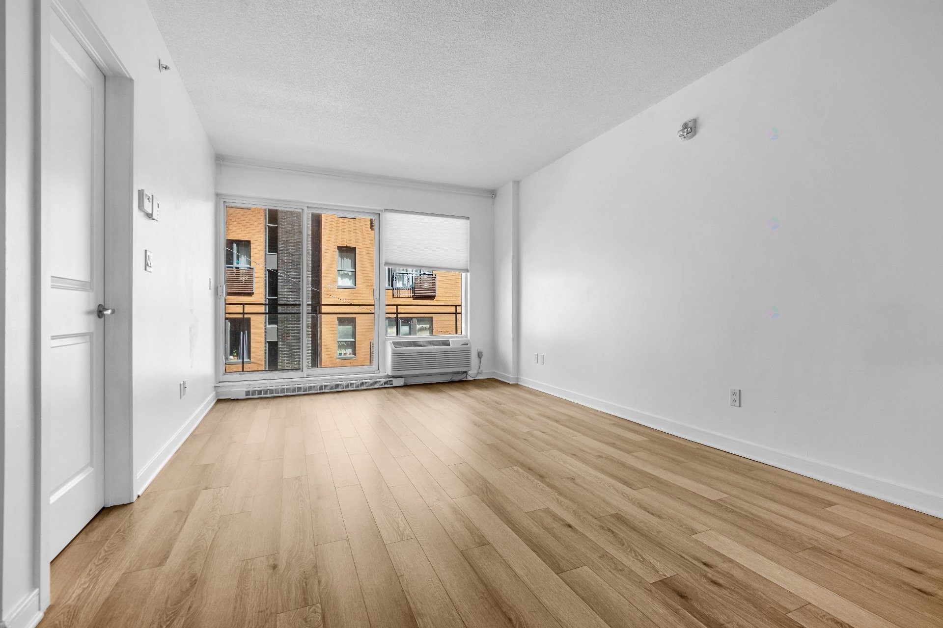 









1248


Av. de l'Hôtel-de-Ville

, 318,
Montréal (Ville-Marie),




QC
H2X0B9

