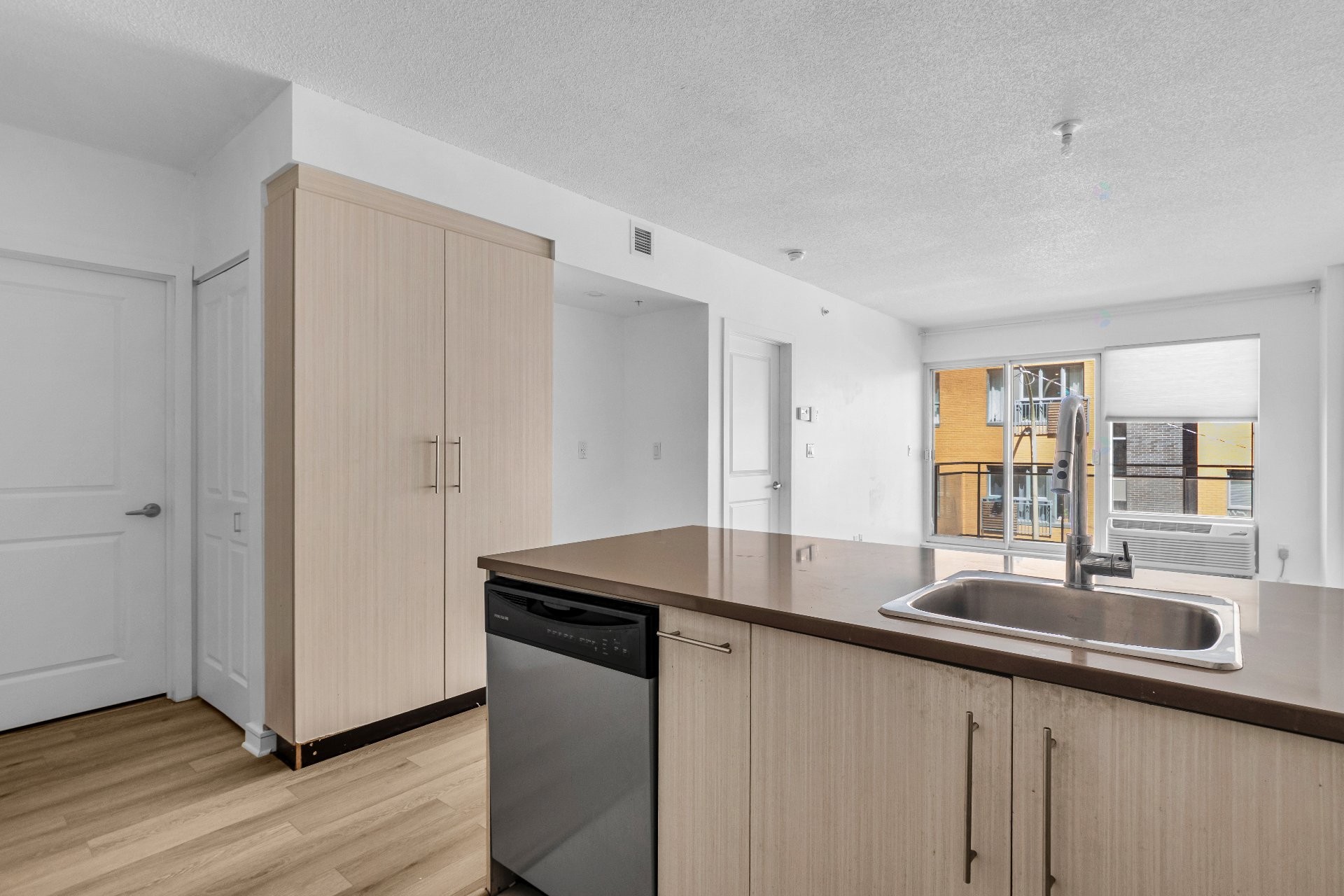 









1248


Av. de l'Hôtel-de-Ville

, 318,
Montréal (Ville-Marie),




QC
H2X0B9

