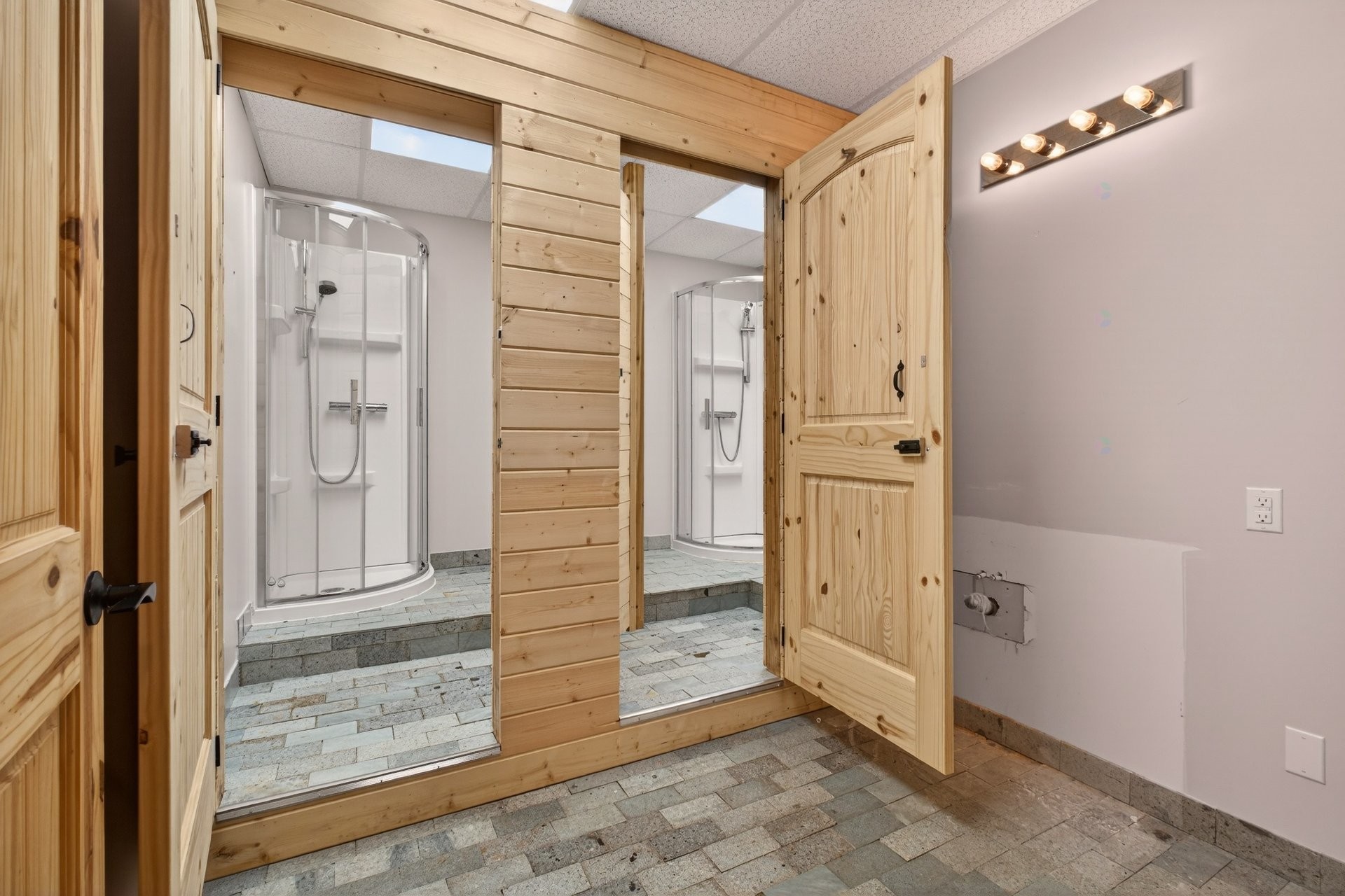 









343


Route Missisquoi

,
Bolton-Est,




QC
J0E1G0

