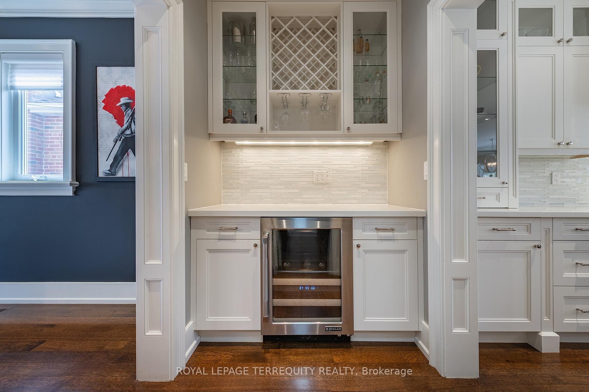 









72


EAGLE

Road,
Toronto,




ON
M8Z 4J2

