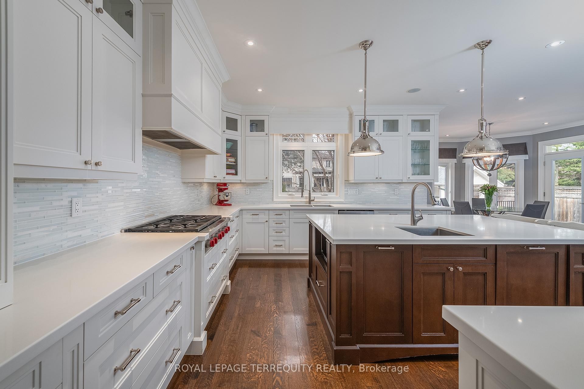 









72


EAGLE

Road,
Toronto,




ON
M8Z 4J2

