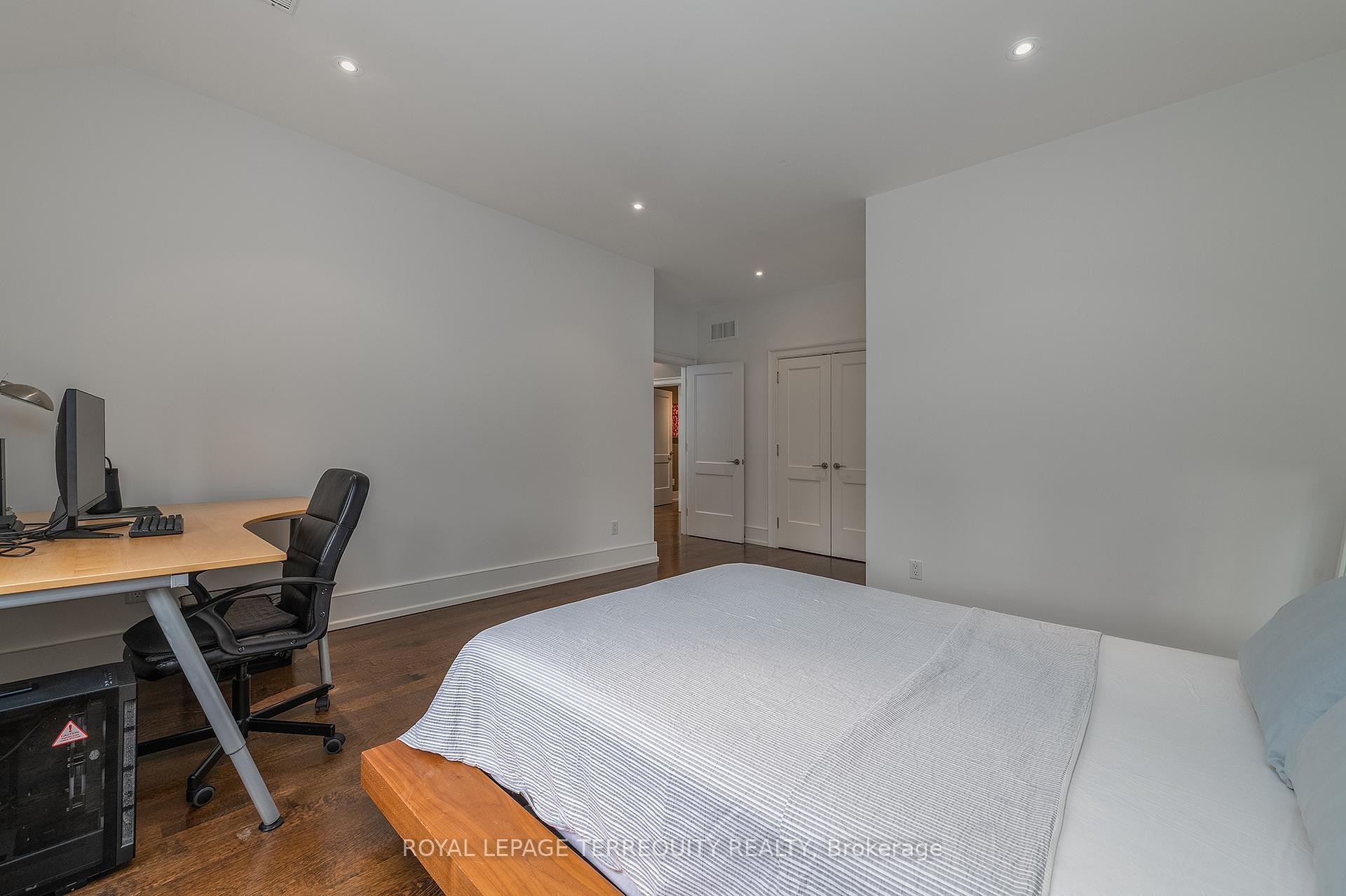 









72


EAGLE

Road,
Toronto,




ON
M8Z 4J2

