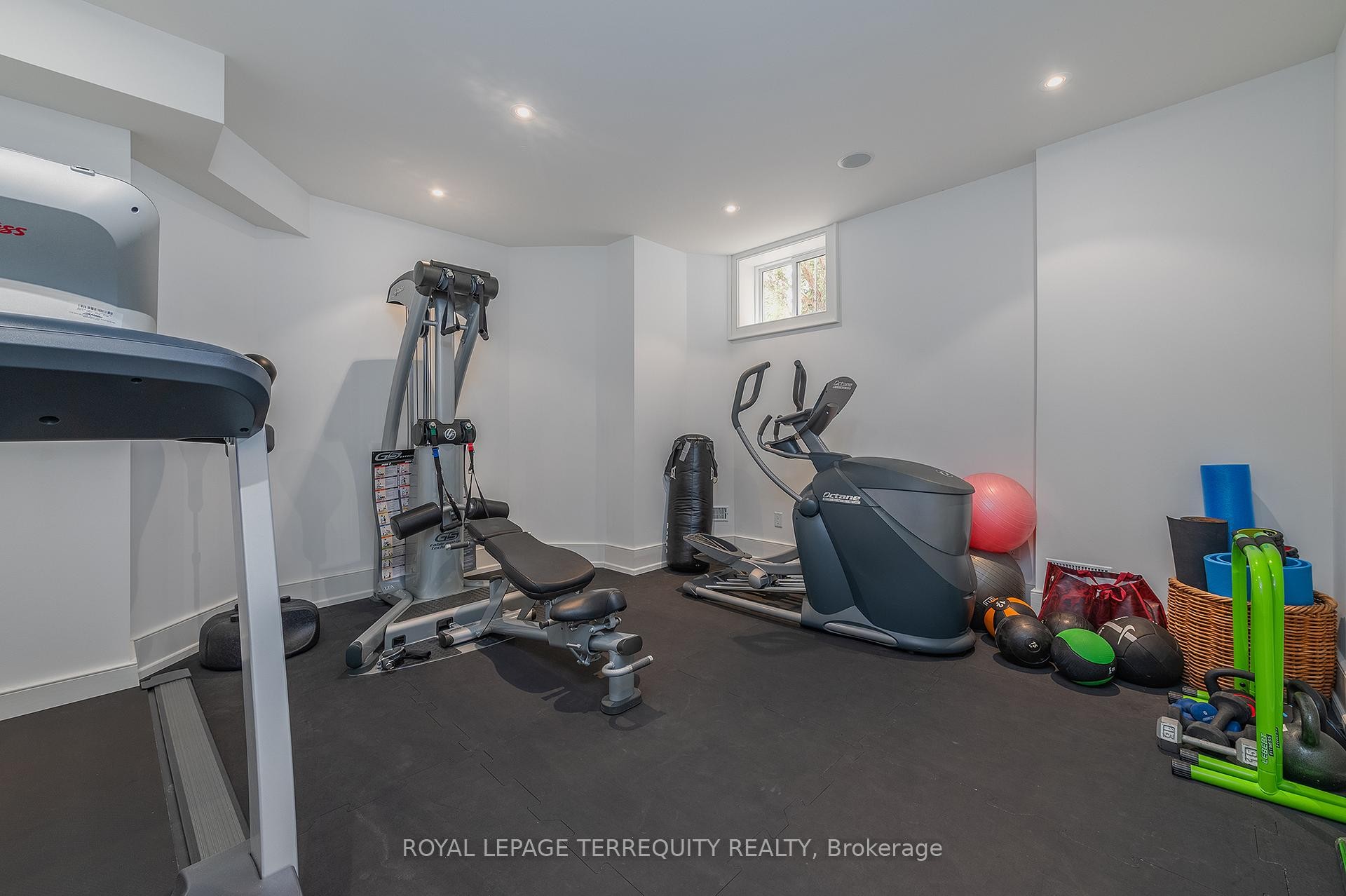 









72


EAGLE

Road,
Toronto,




ON
M8Z 4J2

