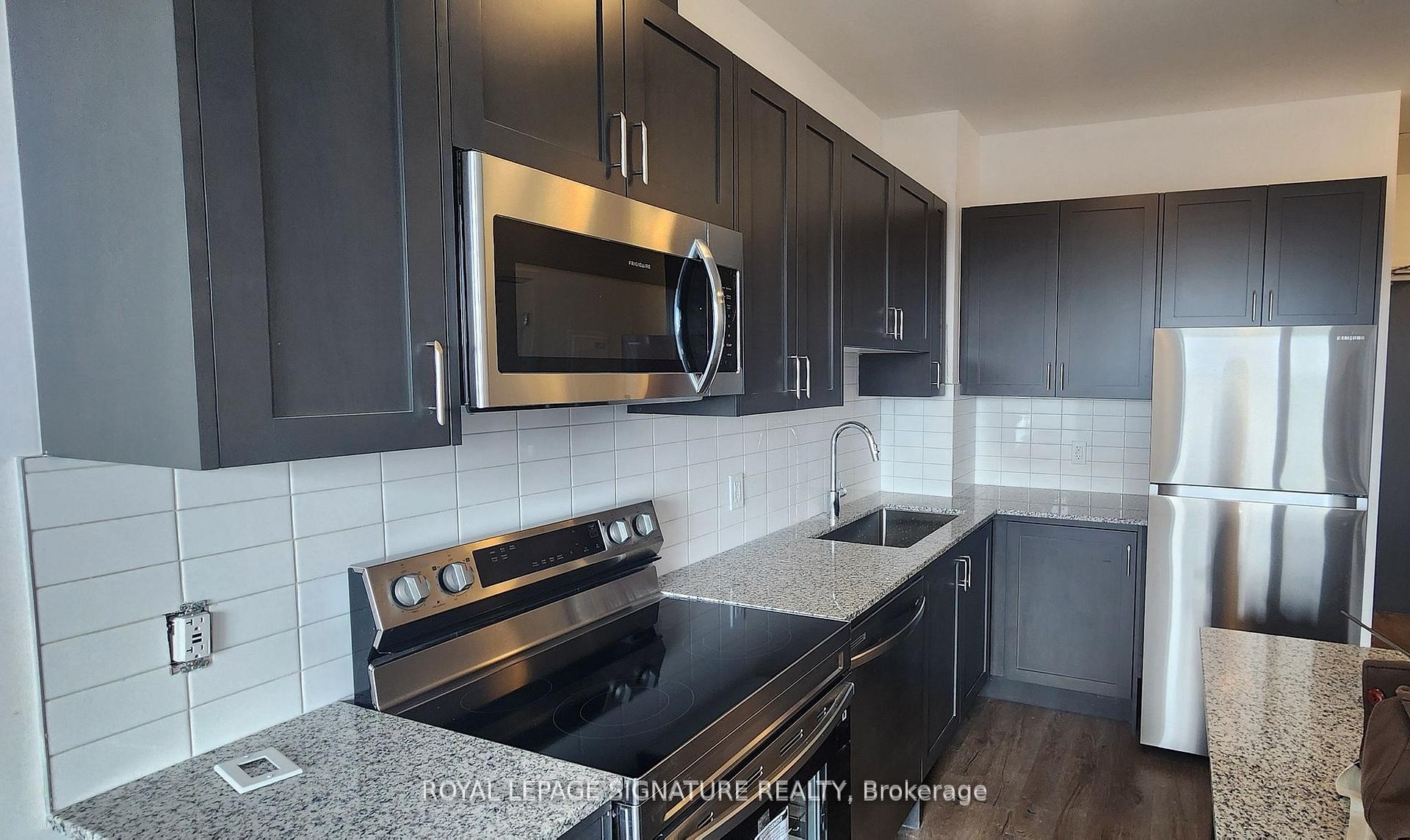 









3285


Carding Mill

Trail, 404,
Oakville,




ON
L6M 5P7

