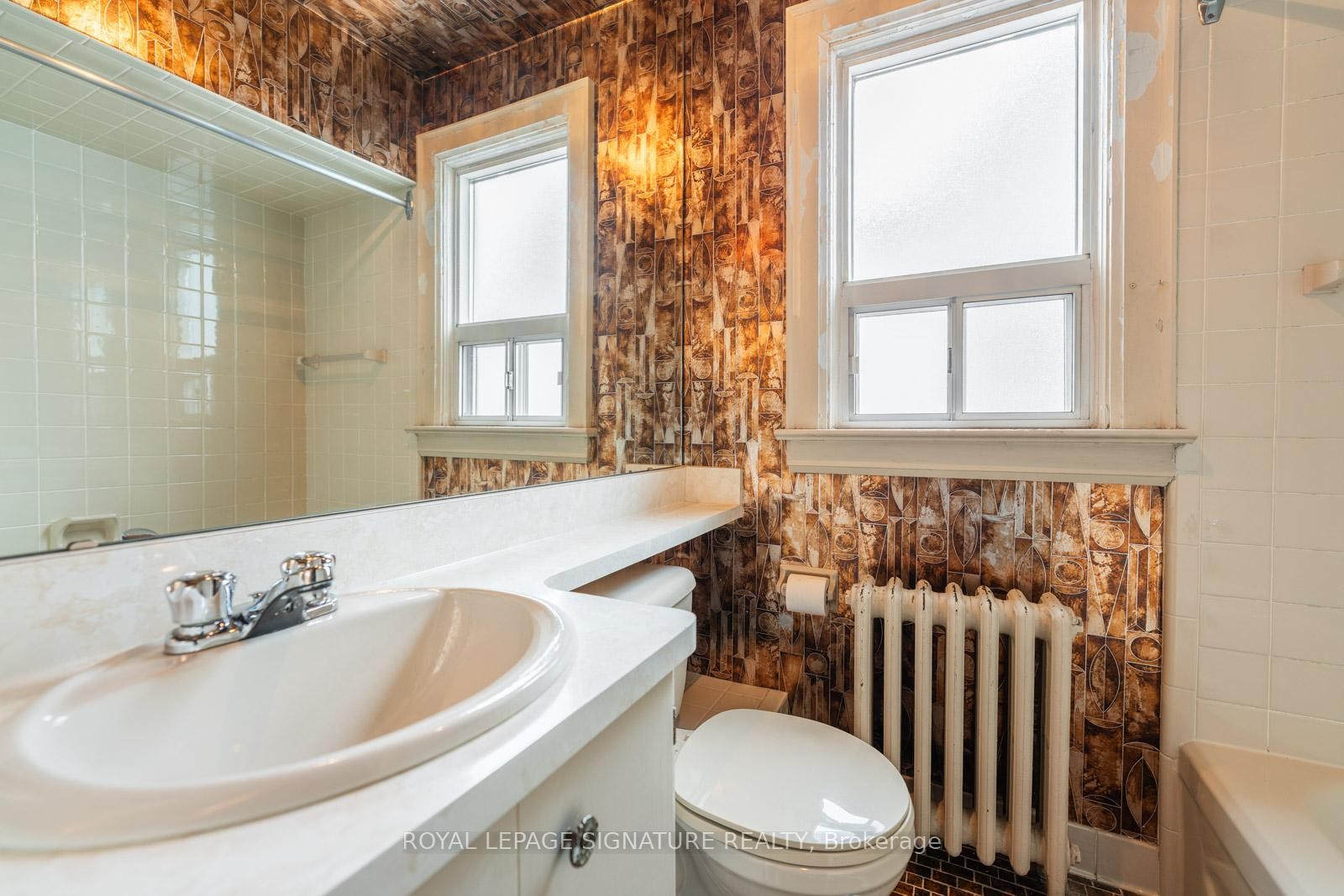 









15


Marlow

Avenue,
Toronto,




ON
M4J 3T8

