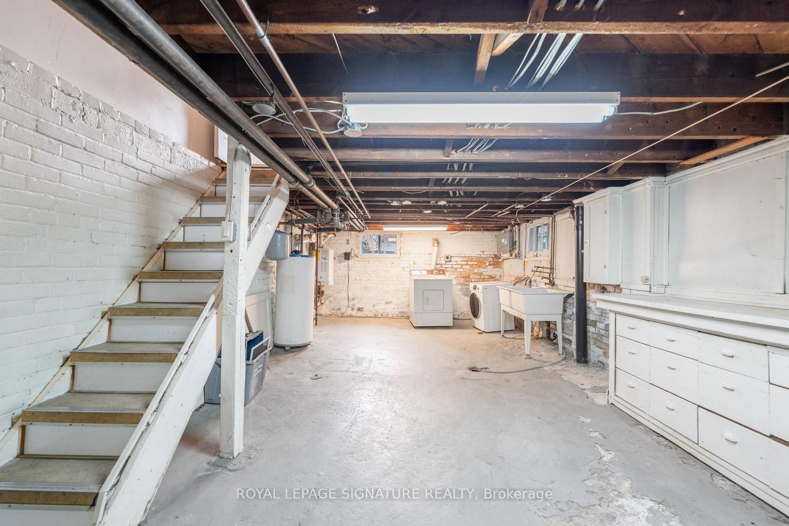 









15


Marlow

Avenue,
Toronto,




ON
M4J 3T8

