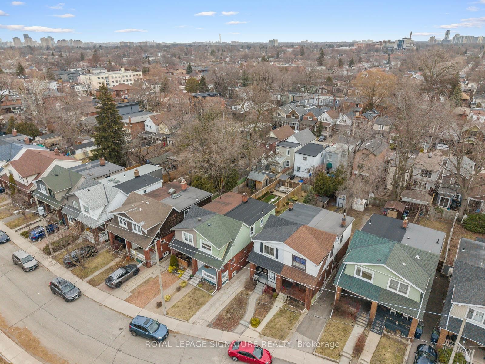 









15


Marlow

Avenue,
Toronto,




ON
M4J 3T8

