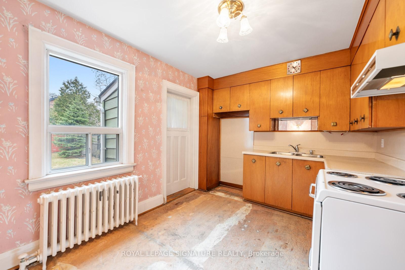 









15


Marlow

Avenue,
Toronto,




ON
M4J 3T8

