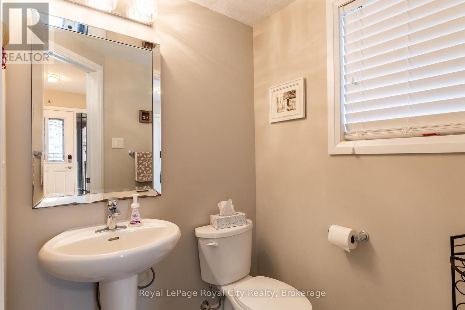 












65 ABERDEEN STREET

,
Centre Wellington (Fergus),




Ontario
N1M0C1

