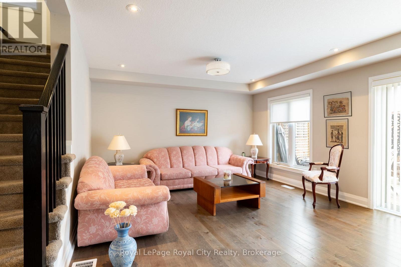 












65 ABERDEEN STREET

,
Centre Wellington (Fergus),




Ontario
N1M0C1

