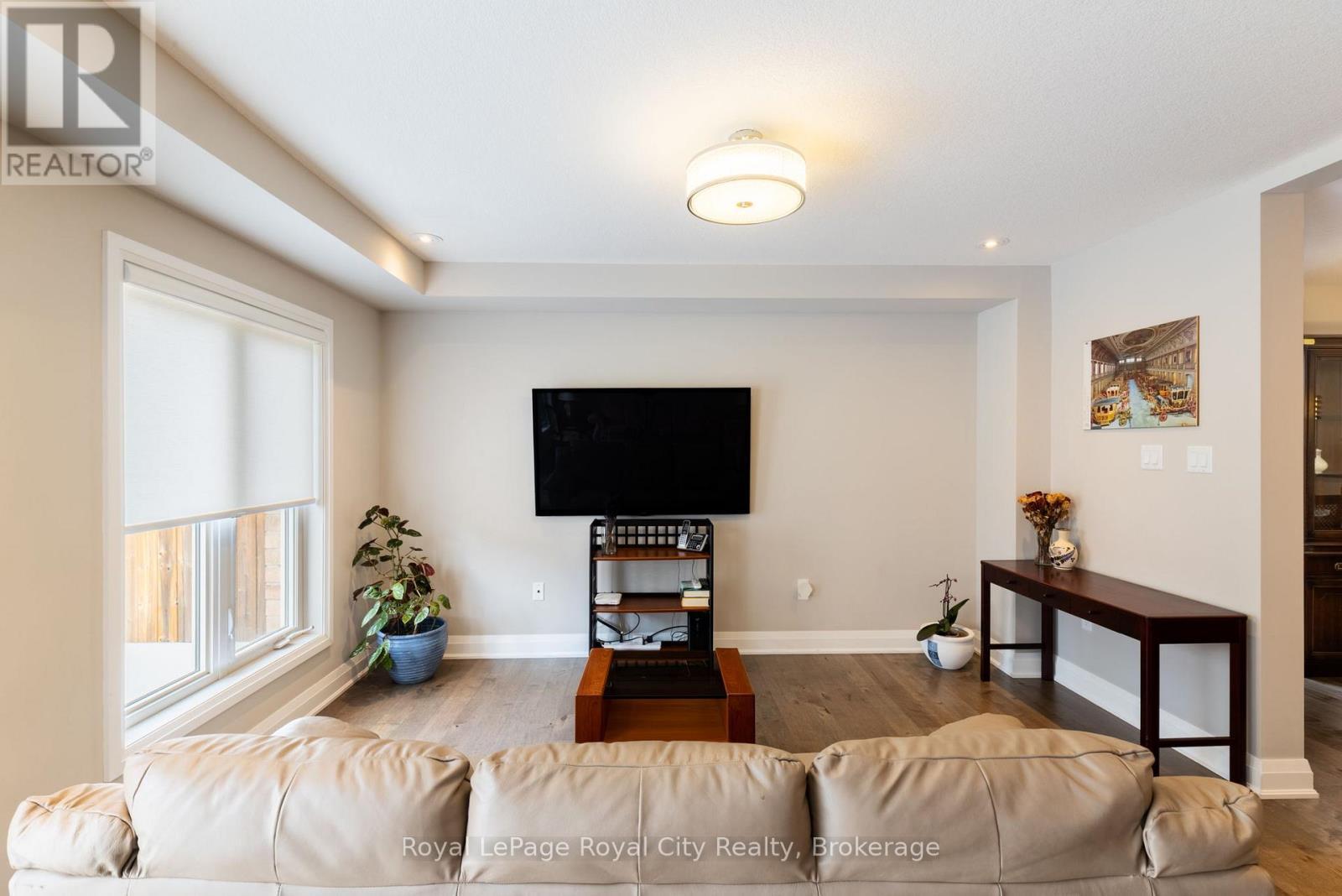 












65 ABERDEEN STREET

,
Centre Wellington (Fergus),




Ontario
N1M0C1

