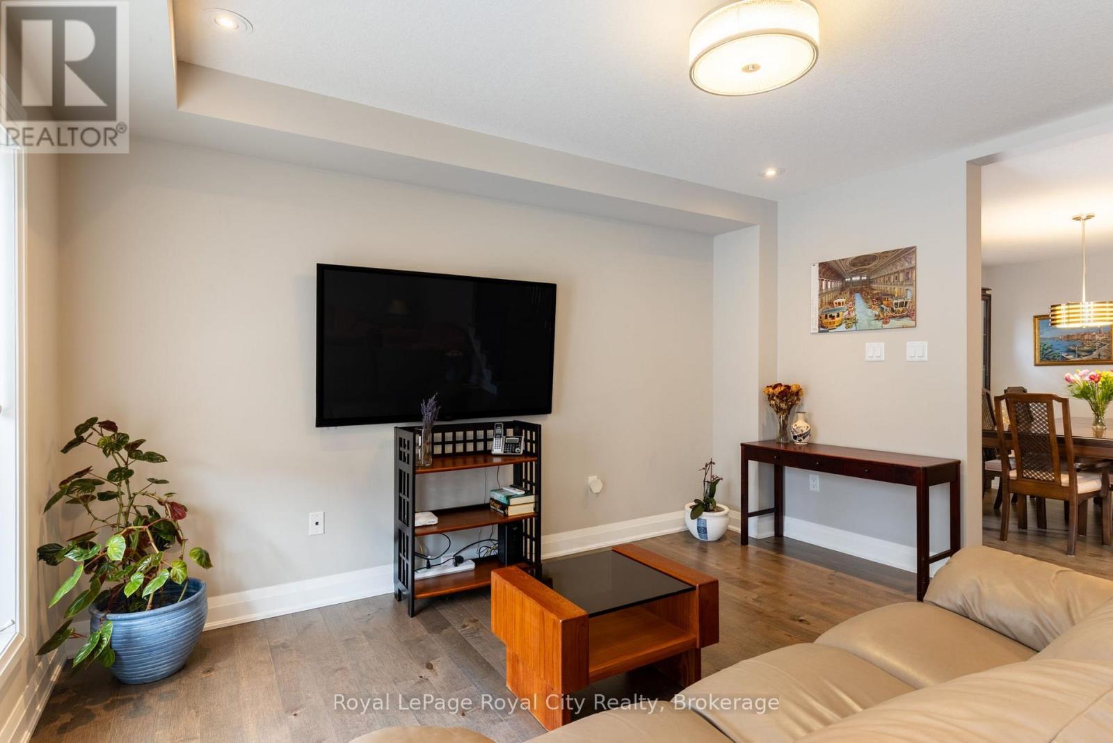 












65 ABERDEEN STREET

,
Centre Wellington (Fergus),




Ontario
N1M0C1

