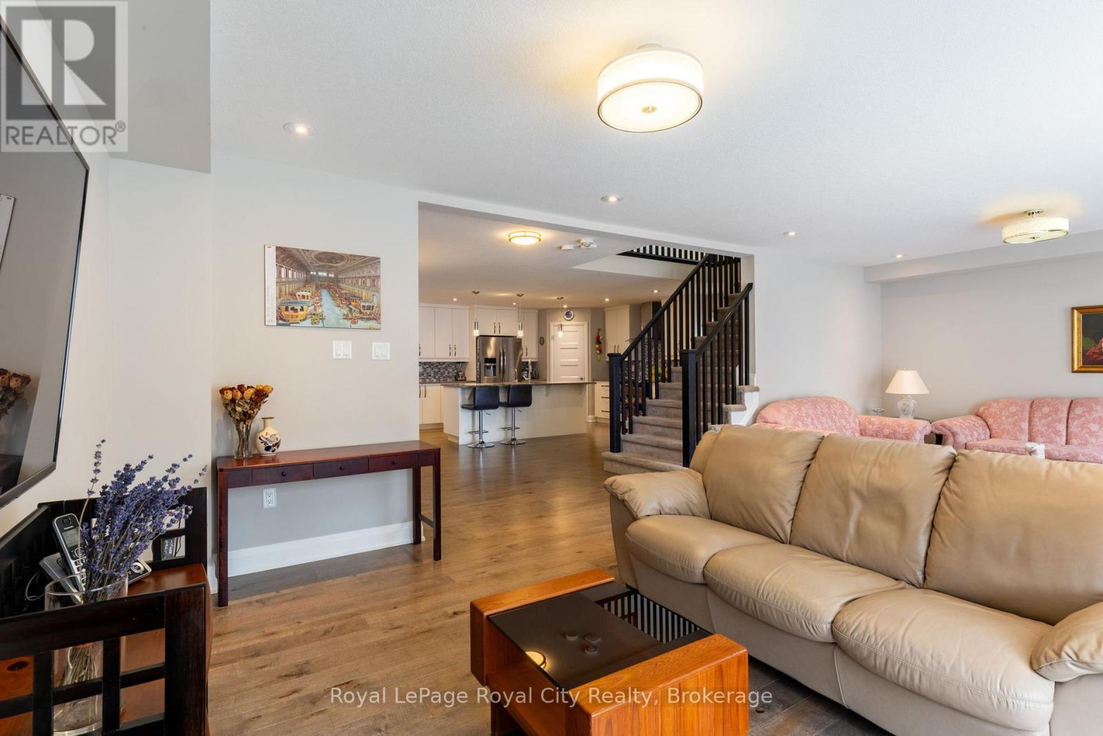 












65 ABERDEEN STREET

,
Centre Wellington (Fergus),




Ontario
N1M0C1

