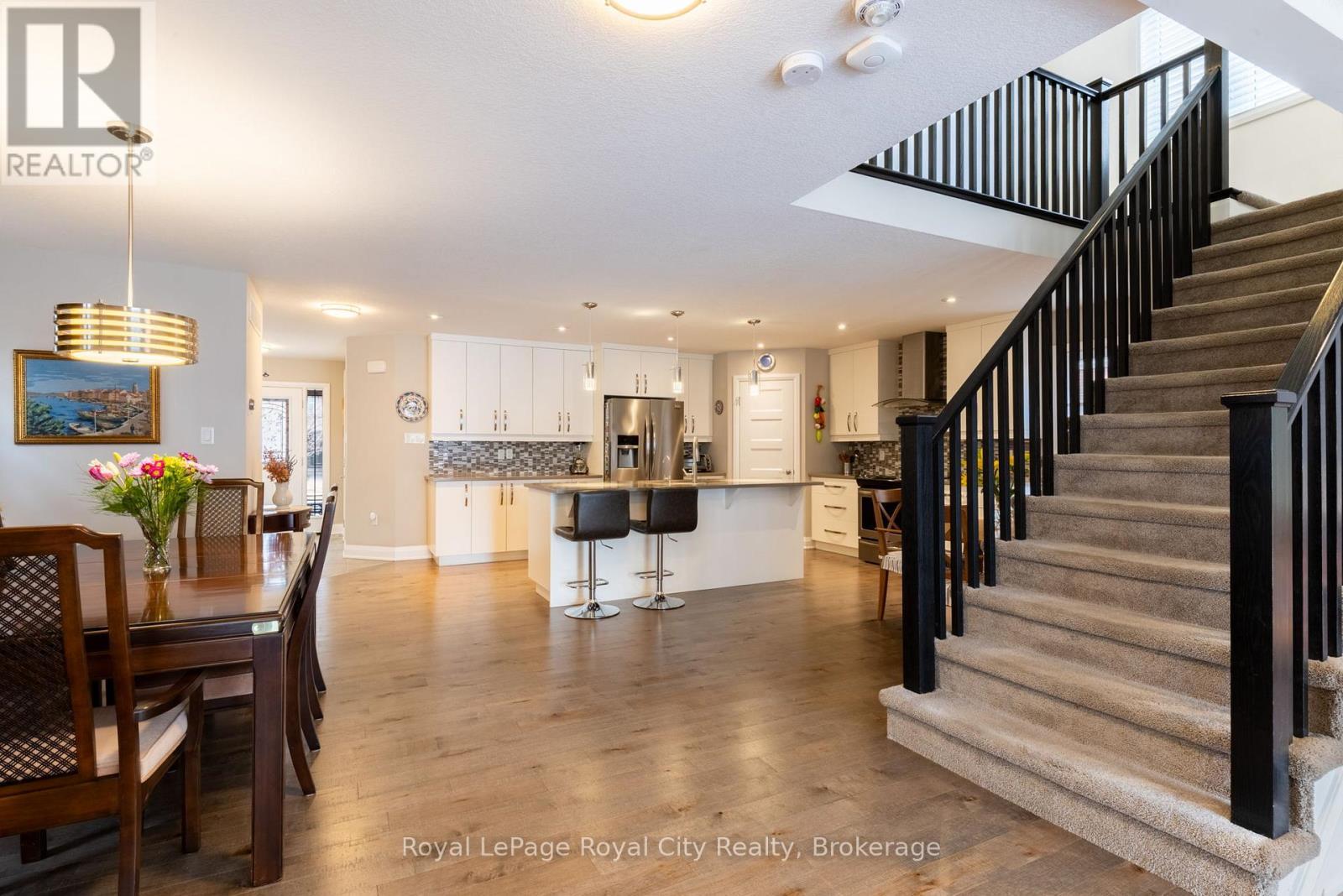 












65 ABERDEEN STREET

,
Centre Wellington (Fergus),




Ontario
N1M0C1

