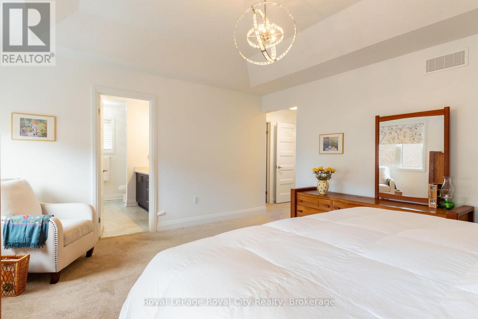 












65 ABERDEEN STREET

,
Centre Wellington (Fergus),




Ontario
N1M0C1

