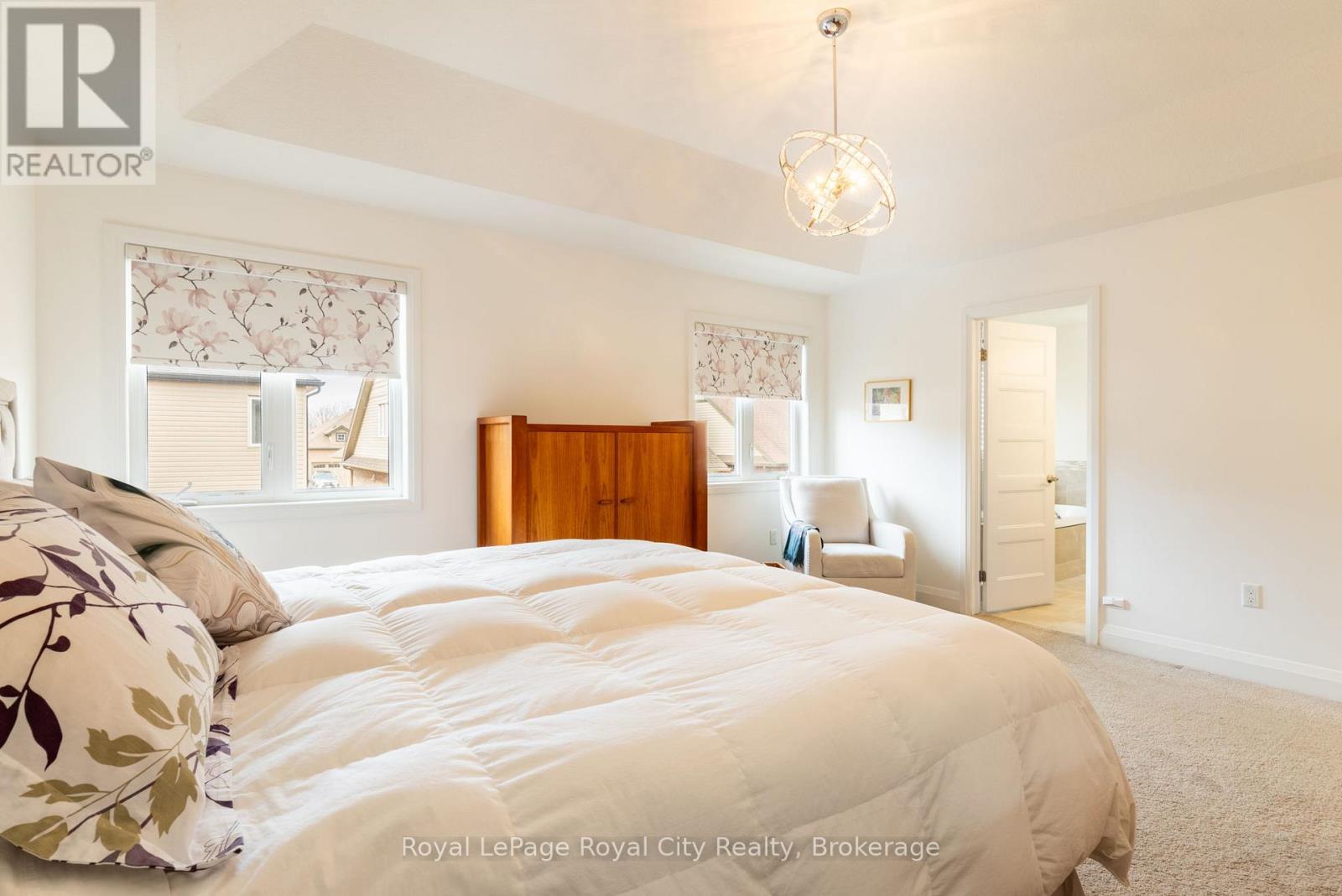 












65 ABERDEEN STREET

,
Centre Wellington (Fergus),




Ontario
N1M0C1

