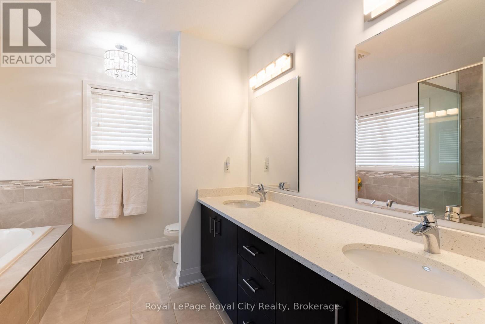 












65 ABERDEEN STREET

,
Centre Wellington (Fergus),




Ontario
N1M0C1

